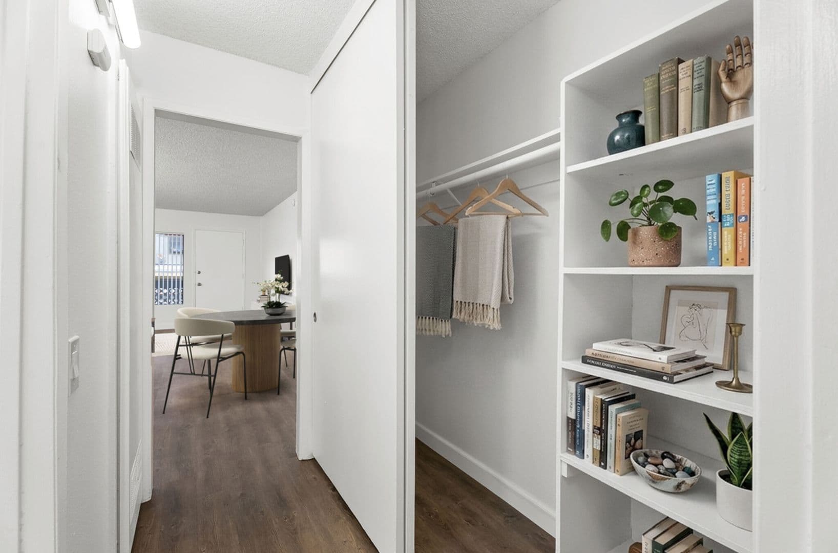Midway City Apartment: 15421 Van Buren St.