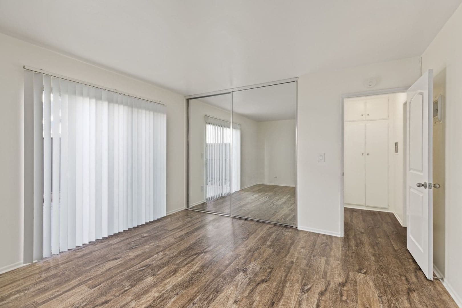 Tustin Apartment: 15610 Tustin Village Way