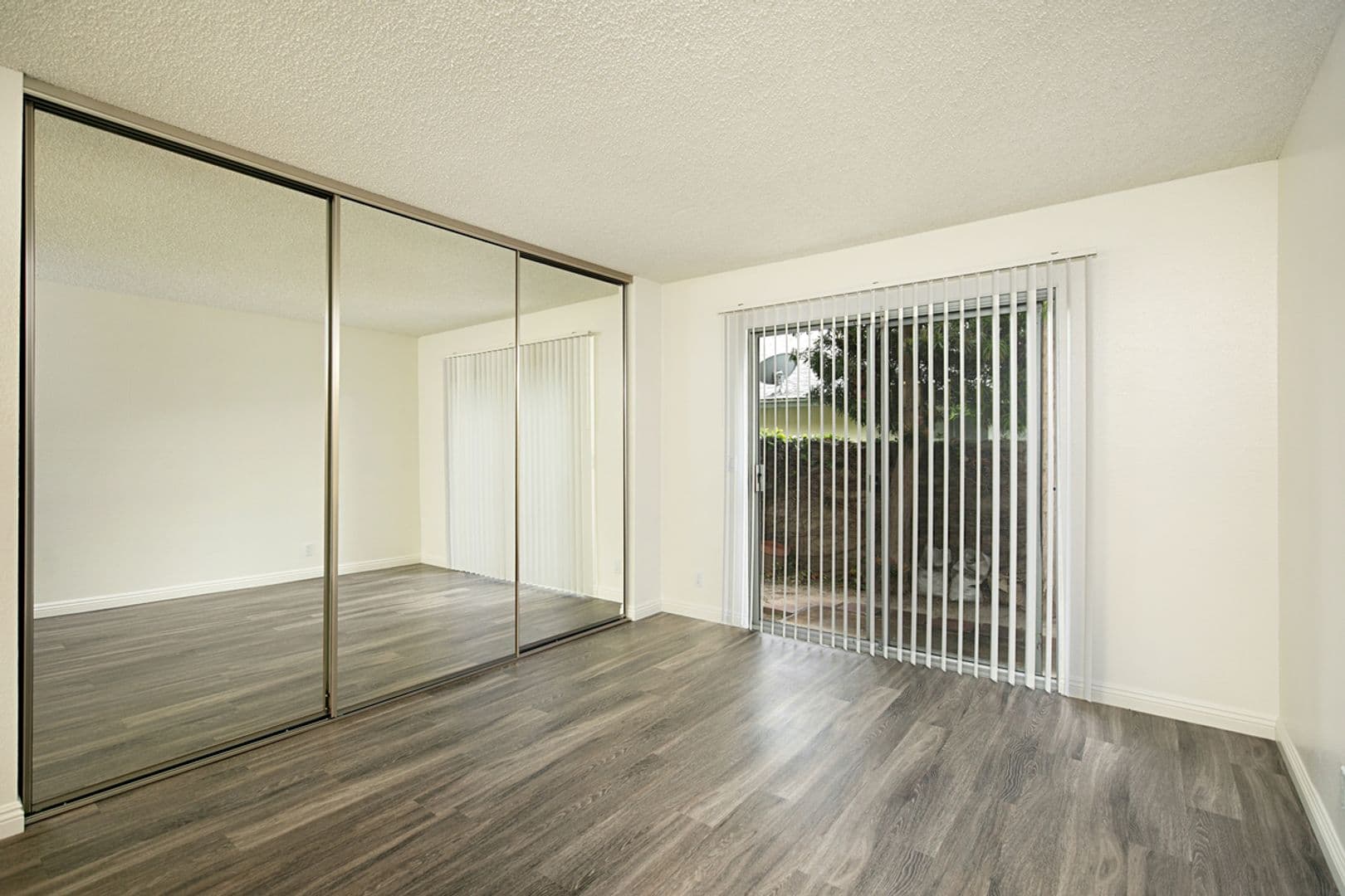 Costa Mesa Apartment: 2324 & 2332 Elden Avenue