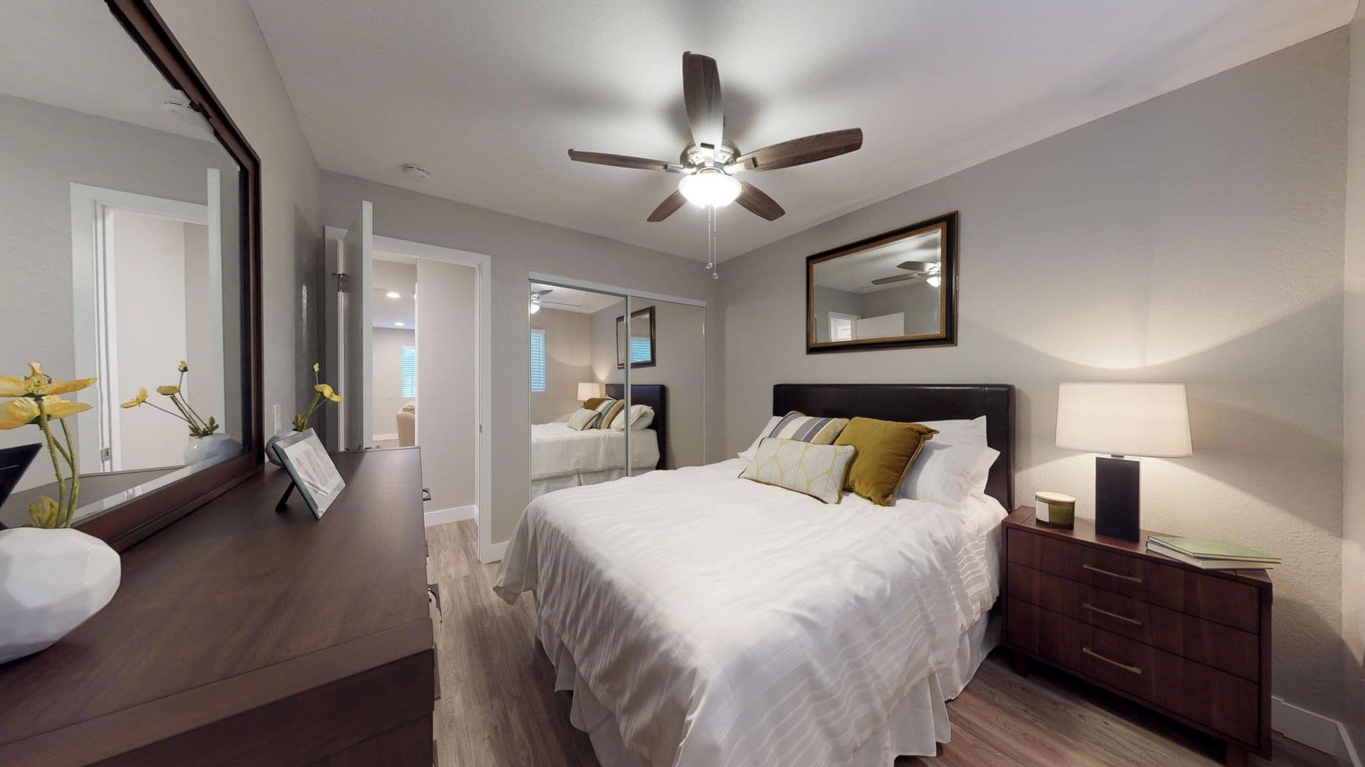 Fallbrook Apartment: 303 W Clemmens Lane