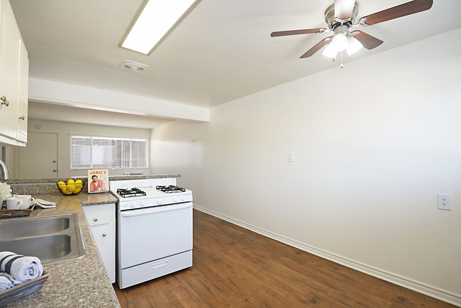 Bellflower Apartment: 15719 Eucalyptus Avenue