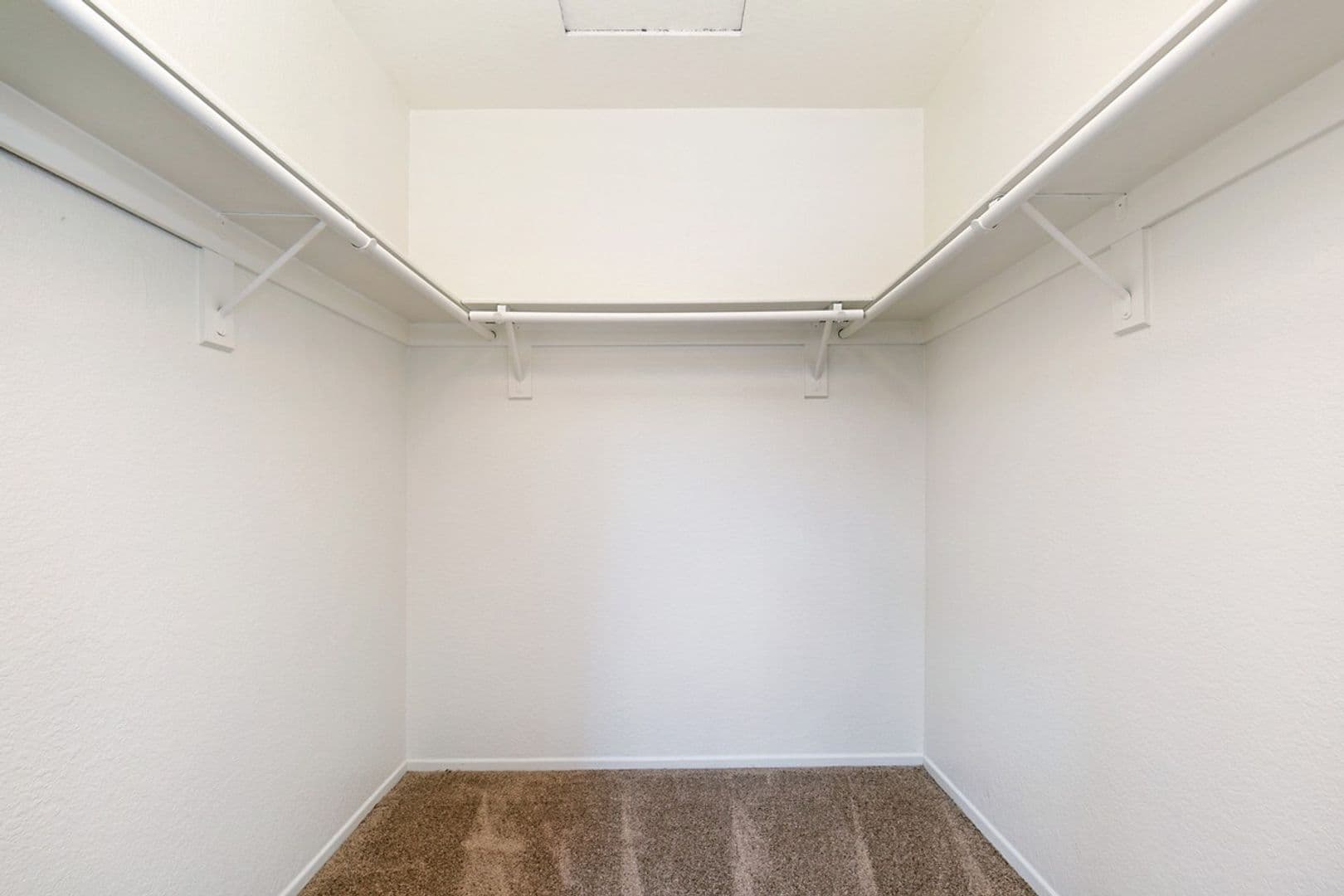 Anaheim Apartment: 2560 W. La Palma Avenue