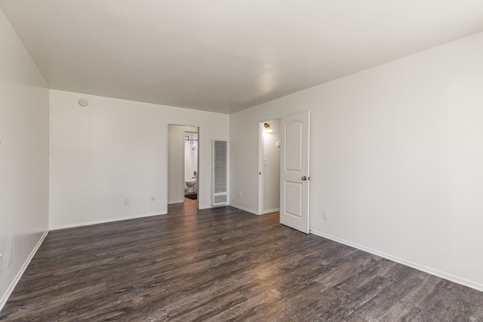Tustin Apartment: 15610 Tustin Village Way