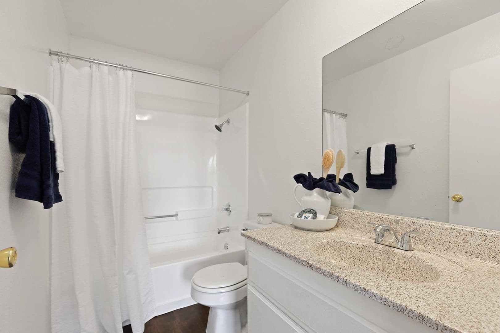 Corona Apartment: 125  N. Buena Vista Ave