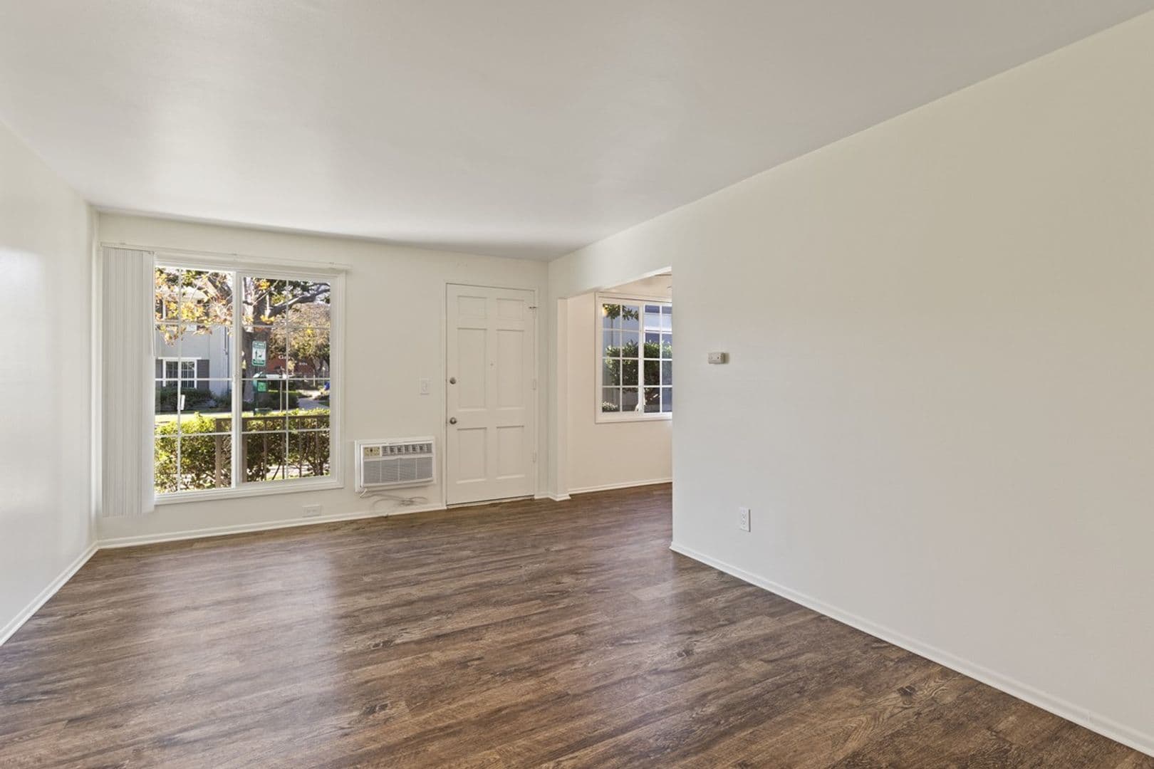 Tustin Apartment: 15610 Tustin Village Way