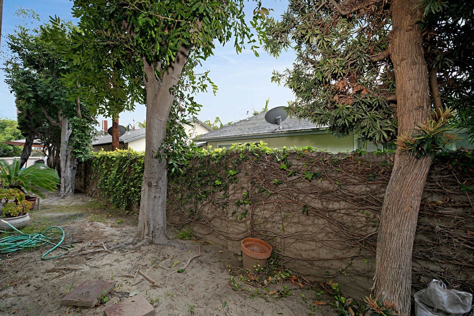 Costa Mesa Apartment: 2324 & 2332 Elden Avenue