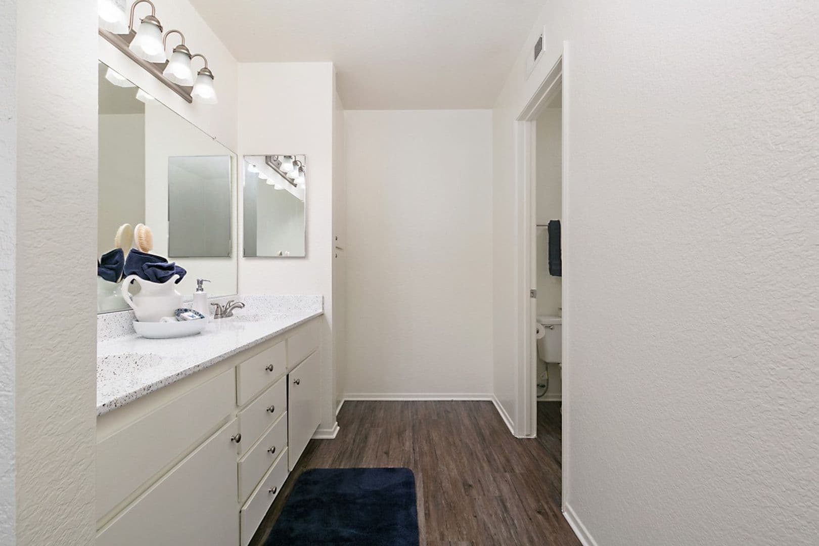 Anaheim Apartment: 2560 W. La Palma Avenue