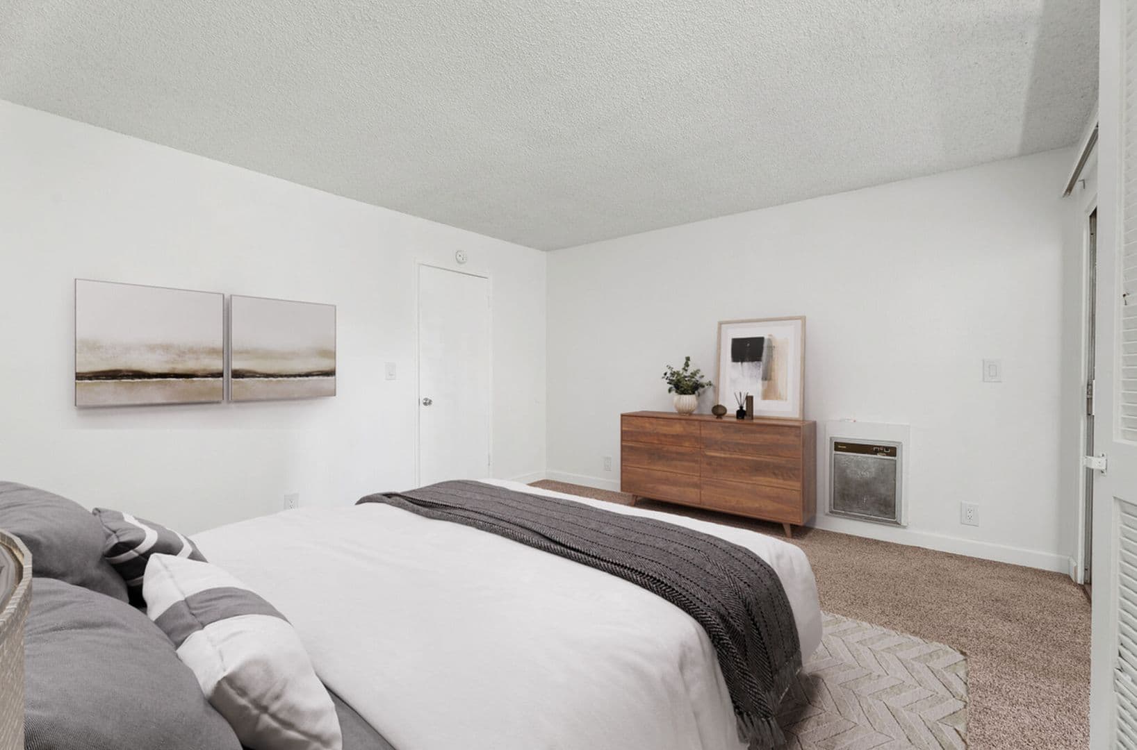 Midway City Apartment: 15421 Van Buren St.