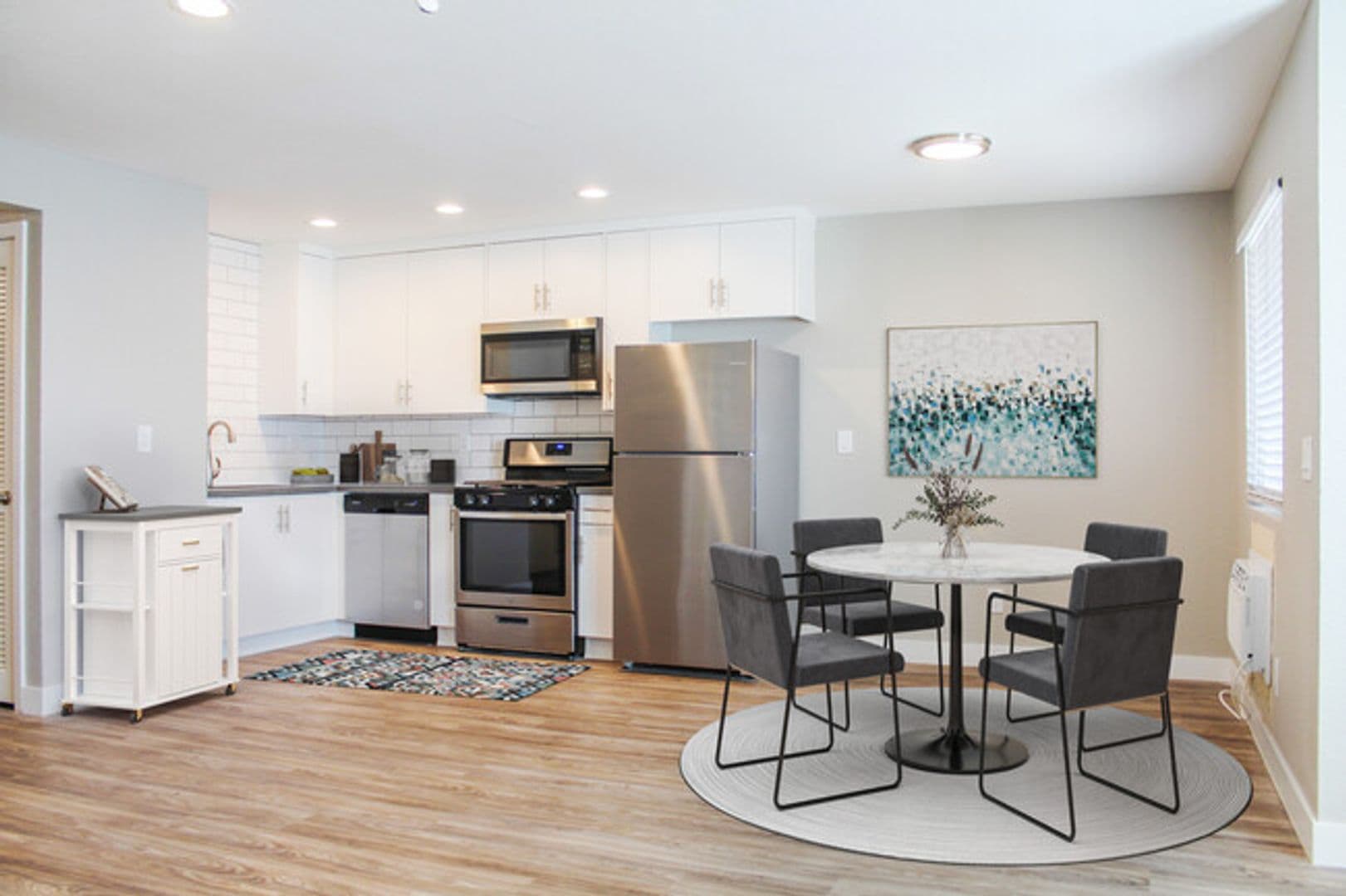 Fallbrook Apartment: 303 W Clemmens Lane