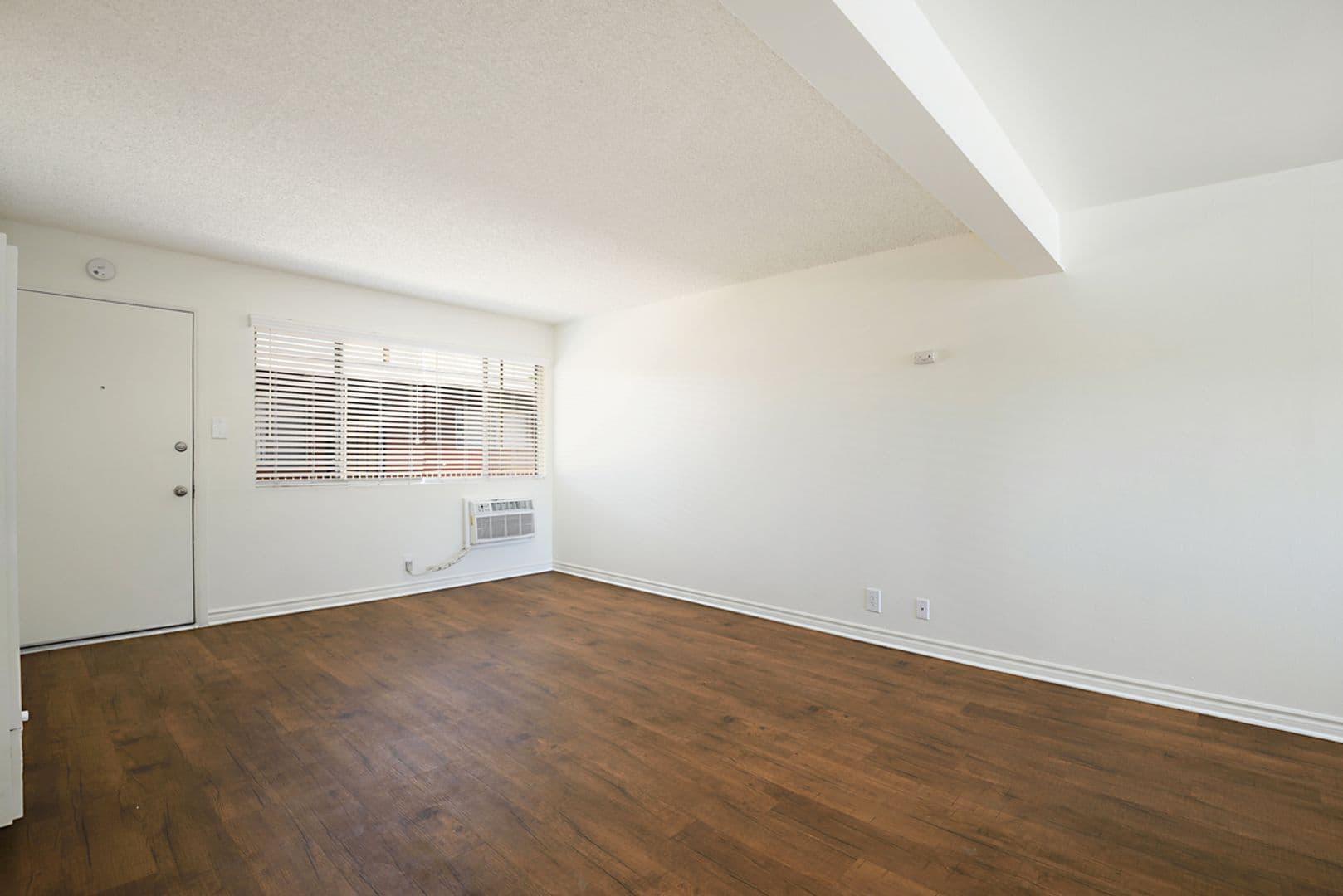Bellflower Apartment: 15719 Eucalyptus Avenue