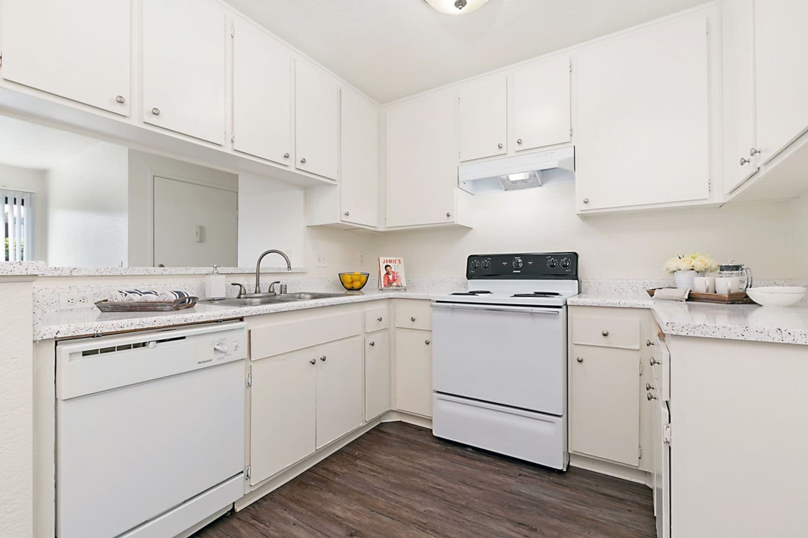Anaheim Apartment: 2560 W. La Palma Avenue