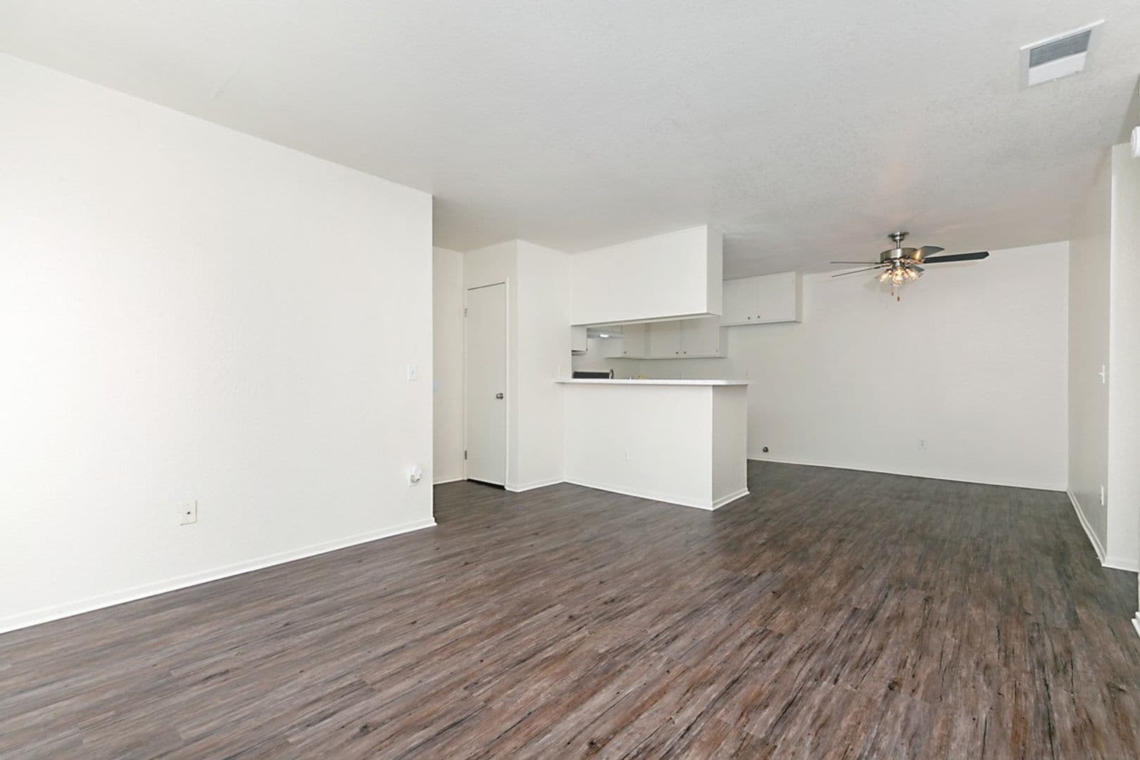Anaheim Apartment: 2560 W. La Palma Avenue