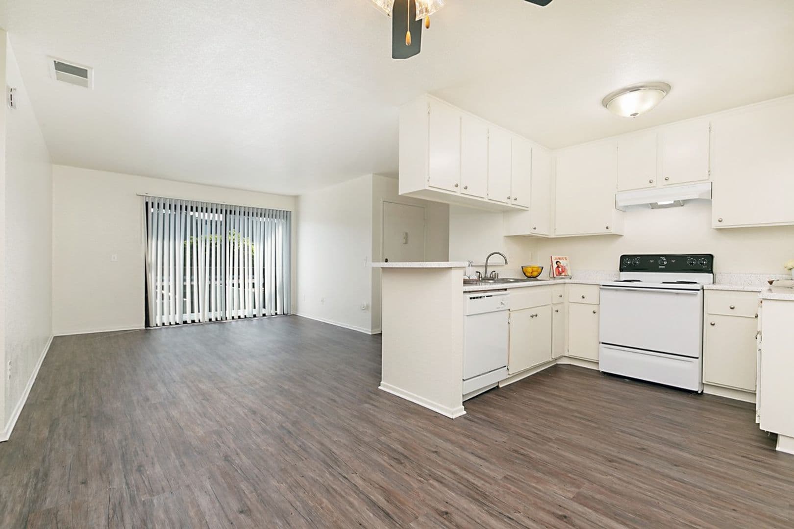 Anaheim Apartment: 2560 W. La Palma Avenue