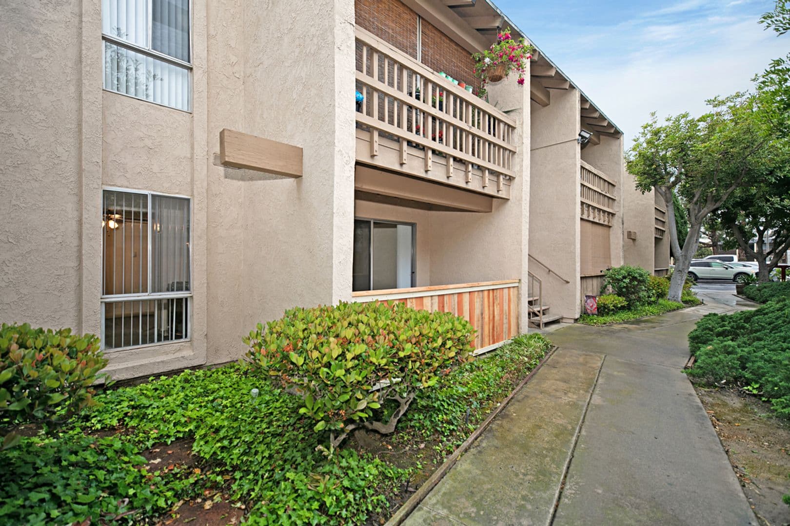 Costa Mesa Apartment: 2324 & 2332 Elden Avenue