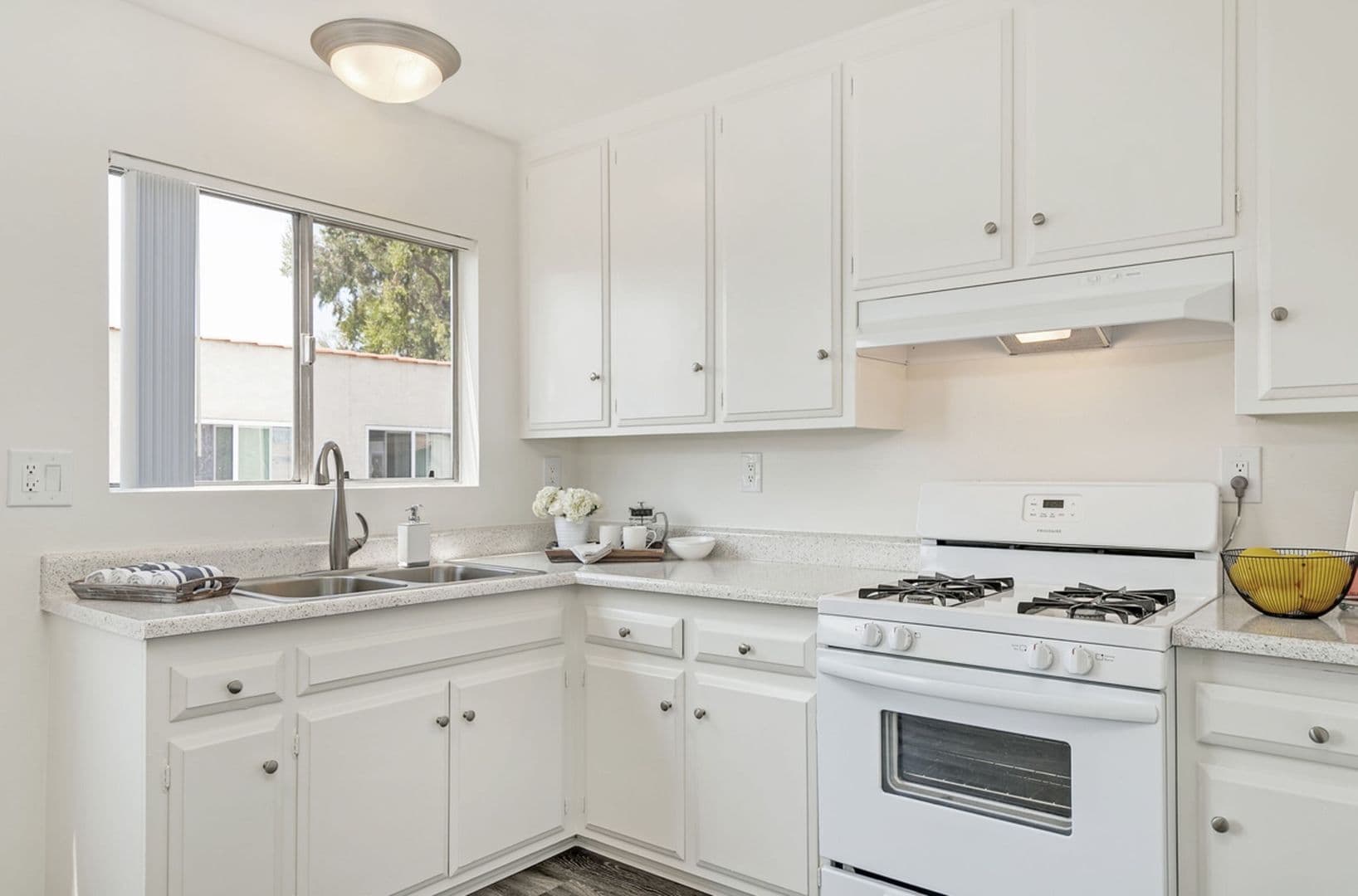 Tustin Apartment: 1731 Mitchell Avenue