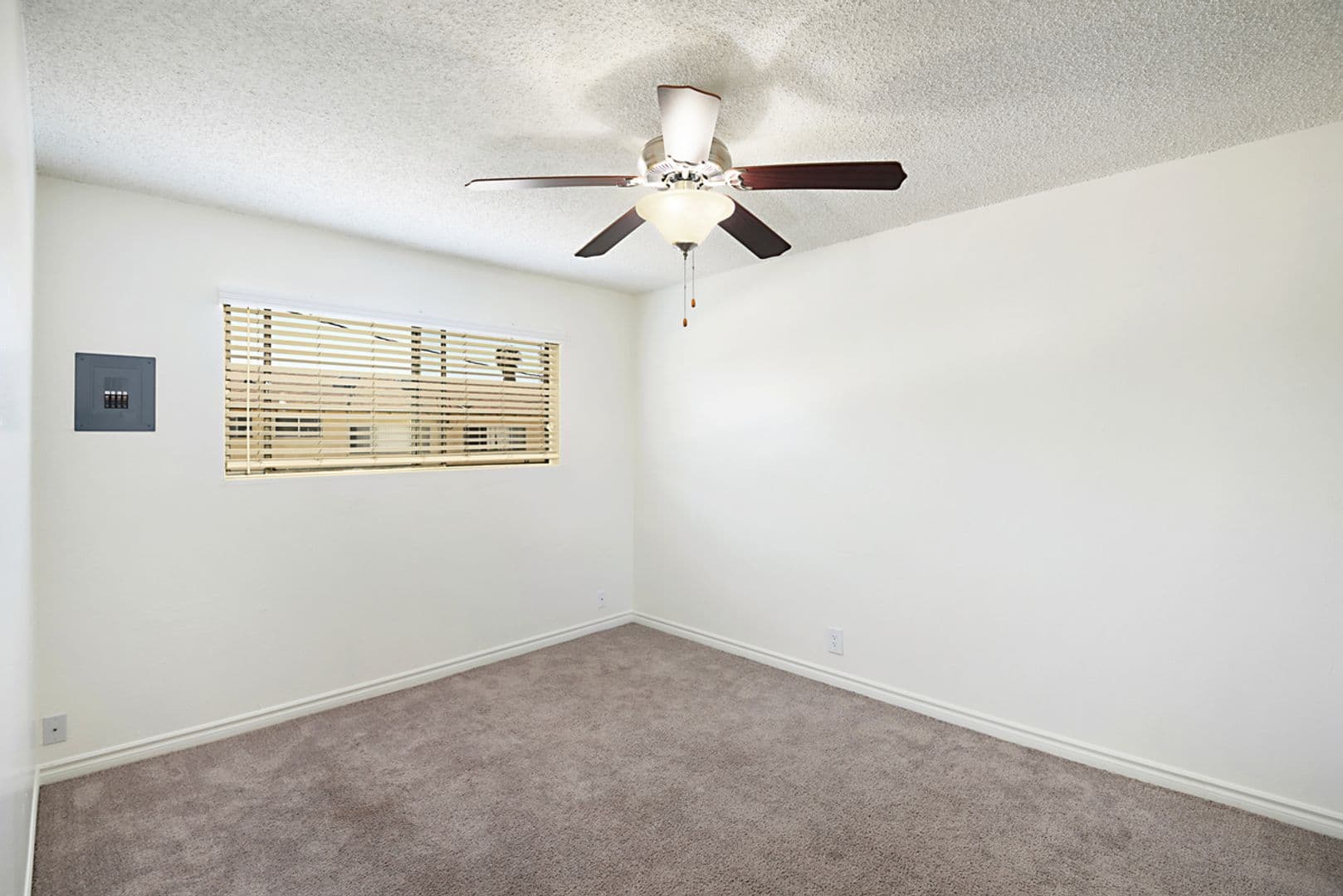 Bellflower Apartment: 15719 Eucalyptus Avenue