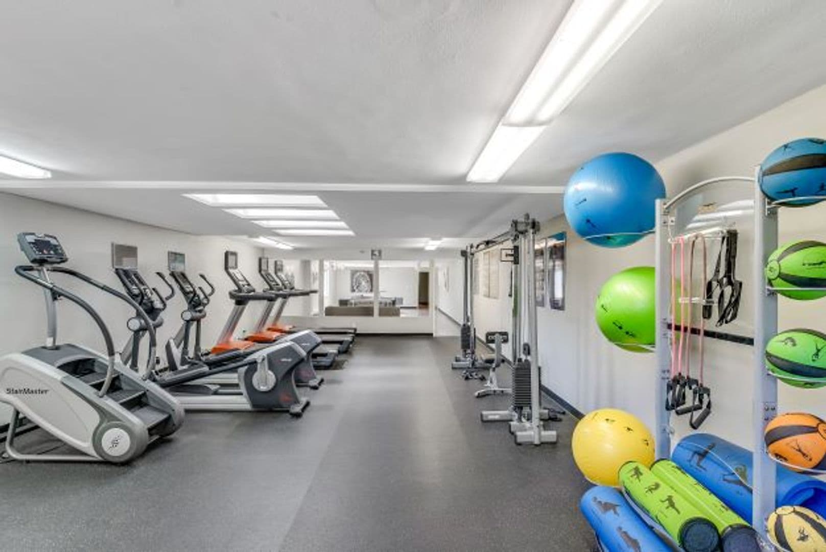 Anaheim Apartment: 1727 W Glenoaks Ave., 1724 W Catalpa Ave