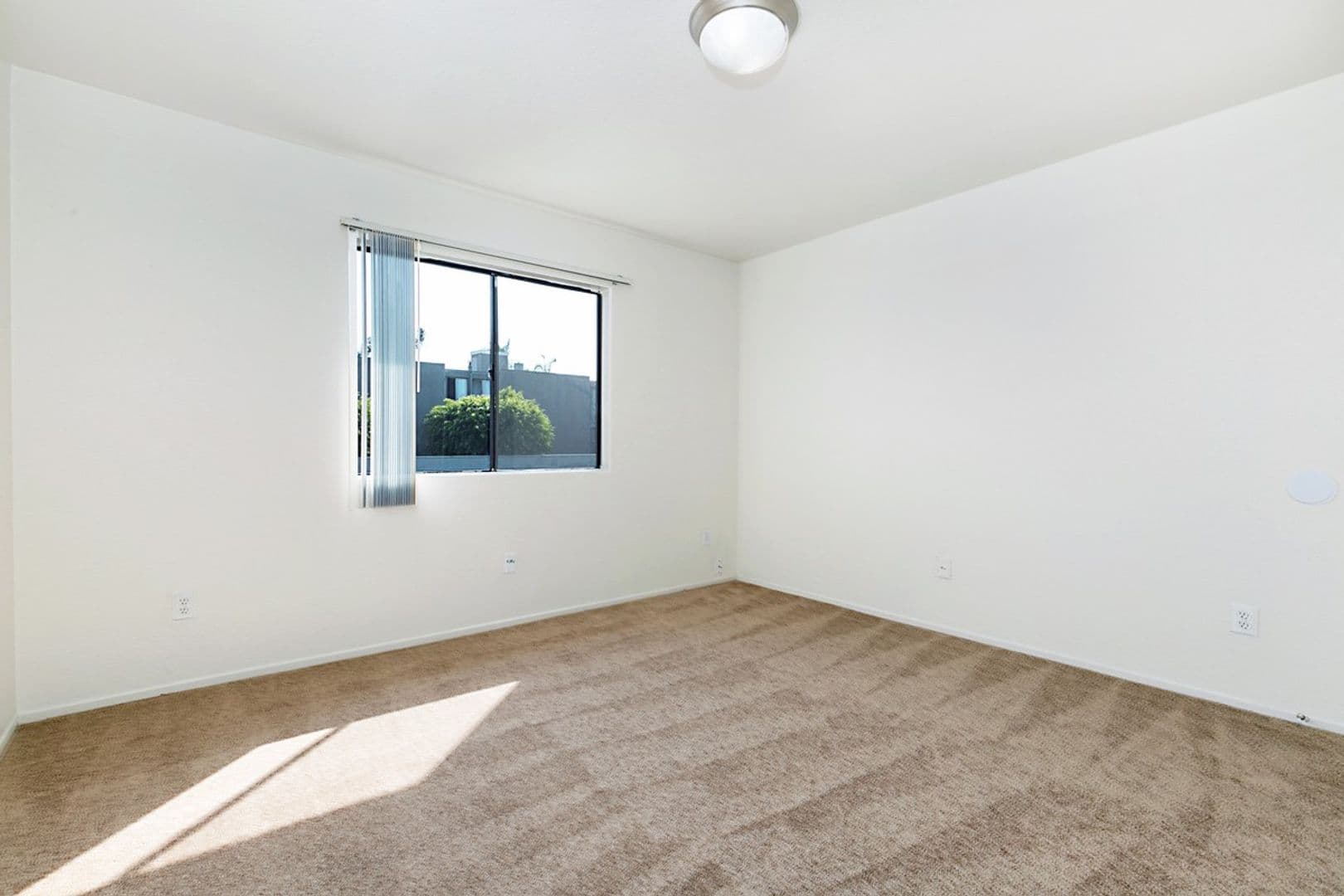 Anaheim Apartment: 2560 W. La Palma Avenue