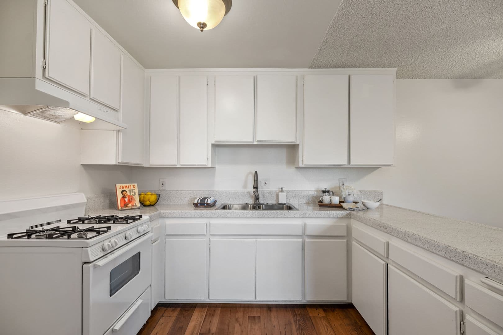 San Pedro Apartment: 515 South Meyler St., 917 & 919 West 5th Street