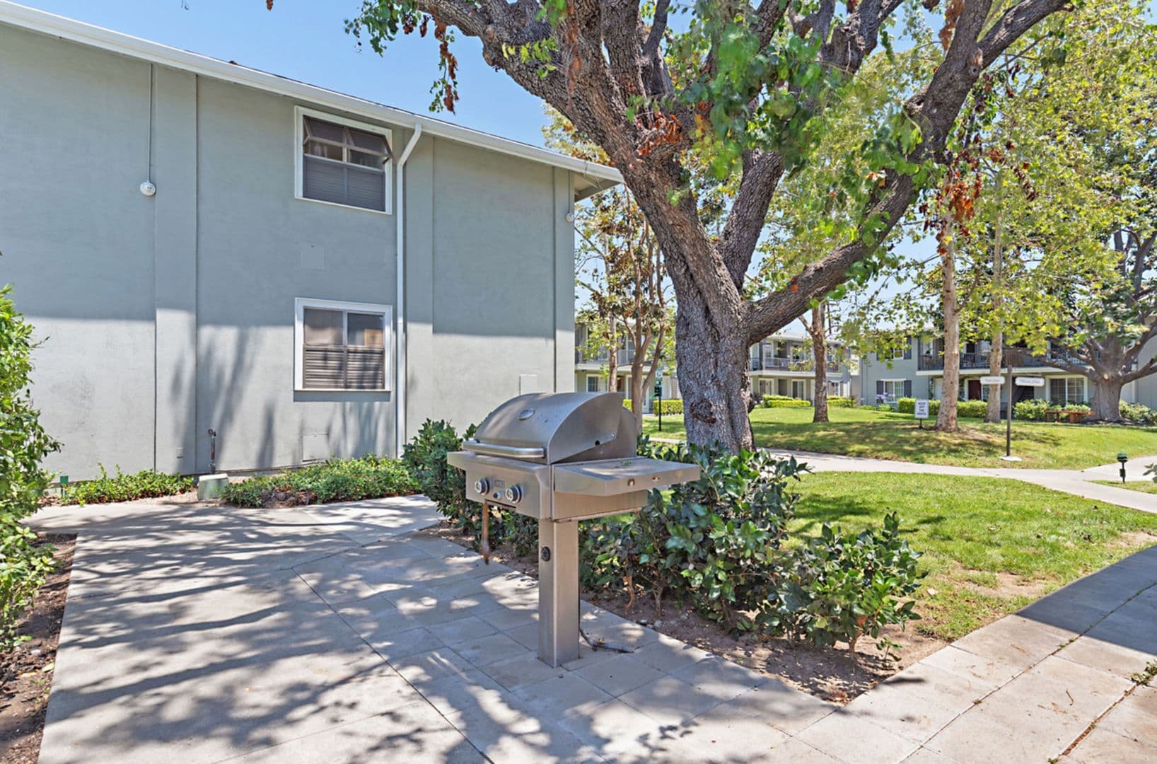 Tustin Apartment: 15610 Tustin Village Way