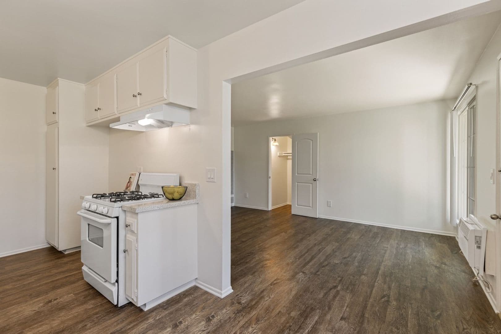 Tustin Apartment: 15610 Tustin Village Way