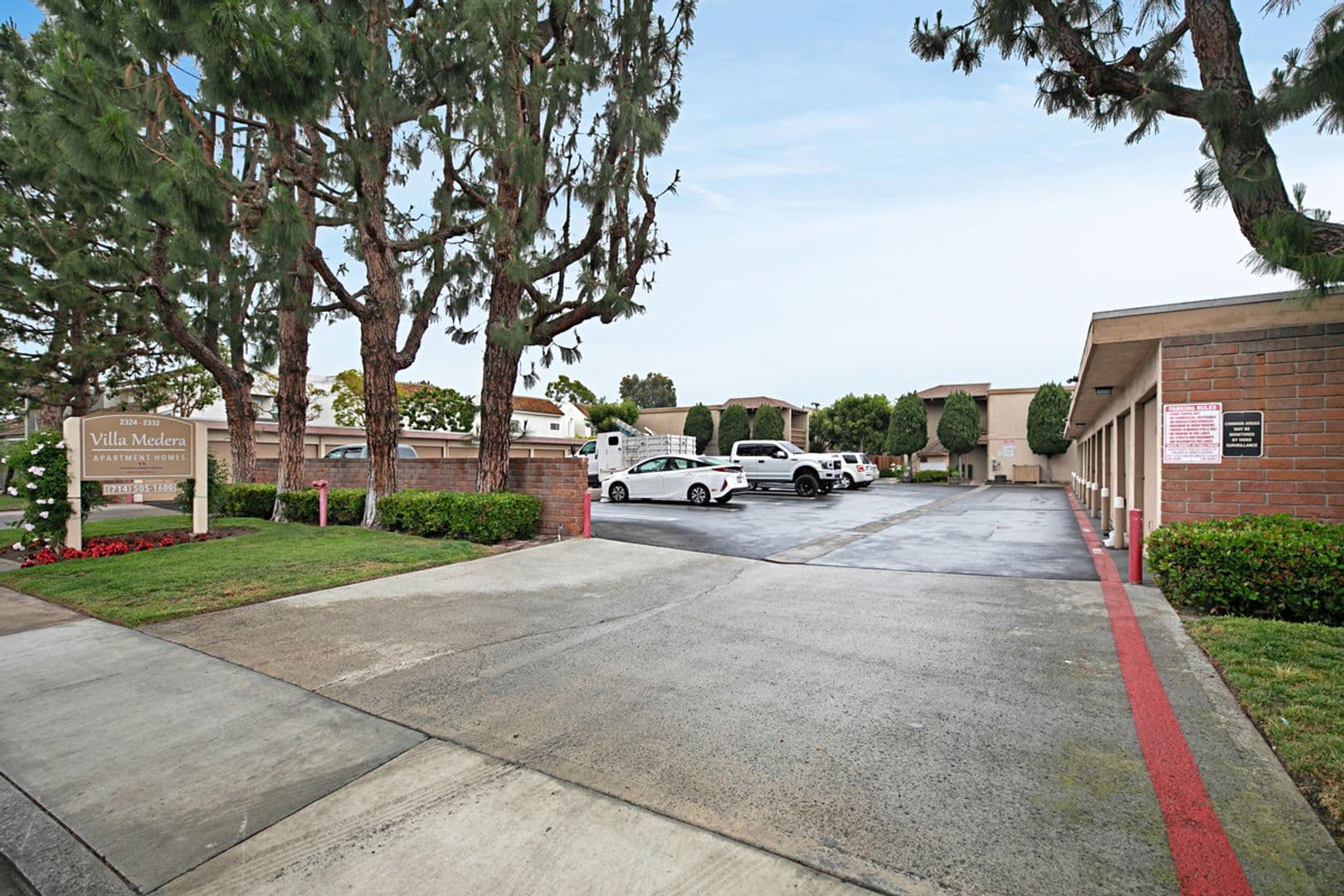 Costa Mesa Apartment: 2324 & 2332 Elden Avenue