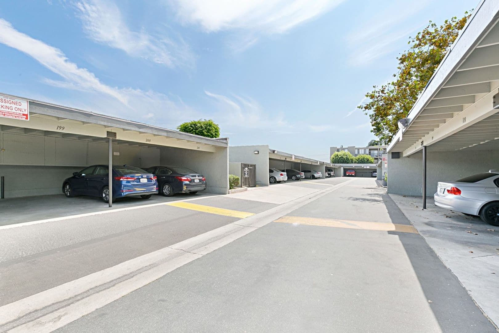 Anaheim Apartment: 2560 W. La Palma Avenue