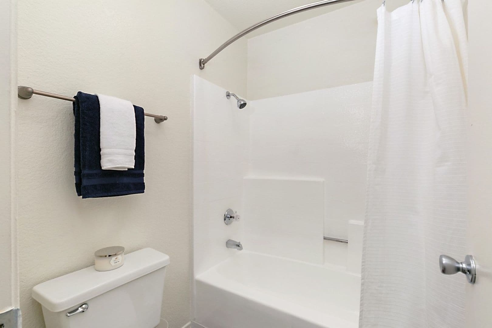 Anaheim Apartment: 2560 W. La Palma Avenue
