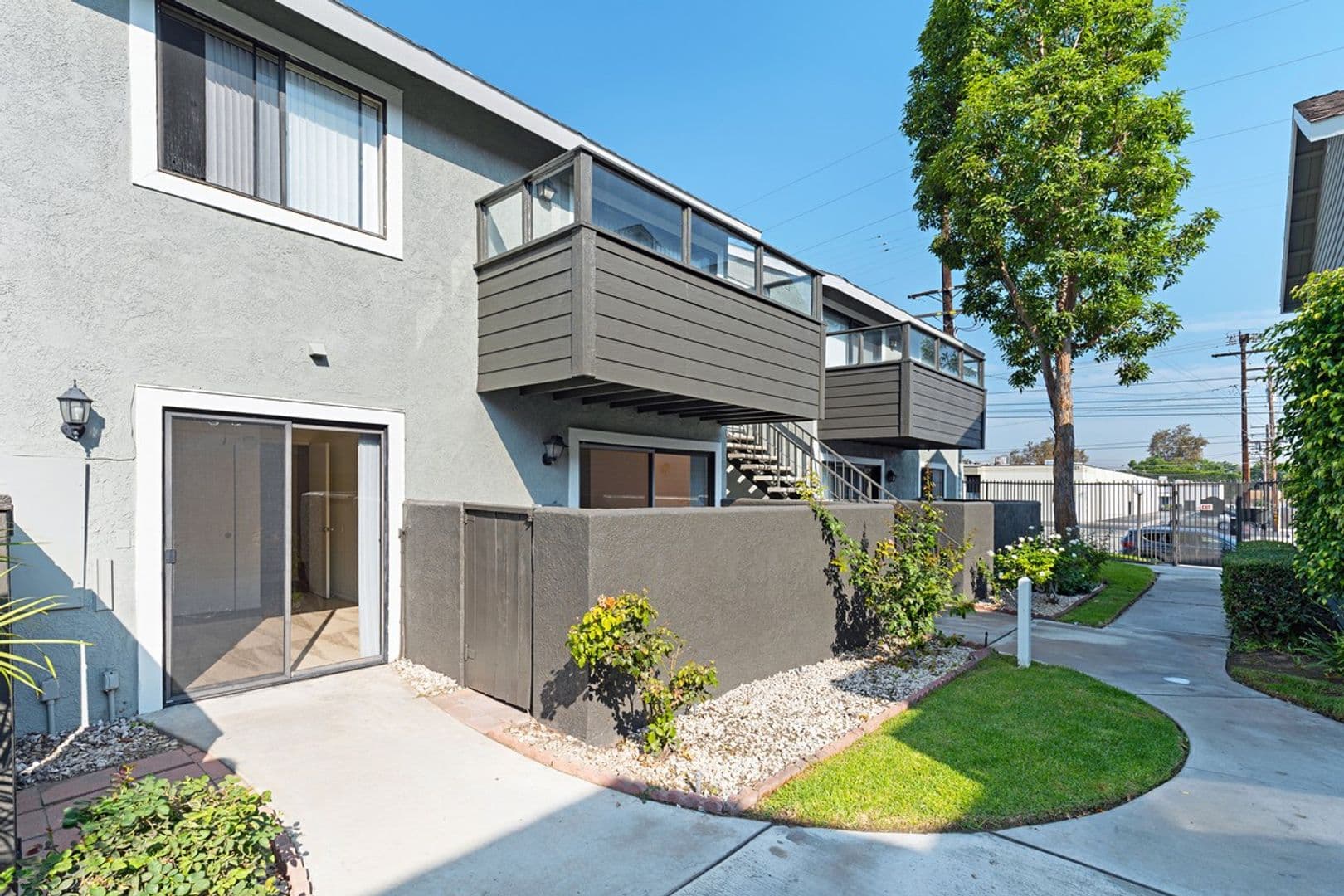 Anaheim Apartment: 2560 W. La Palma Avenue