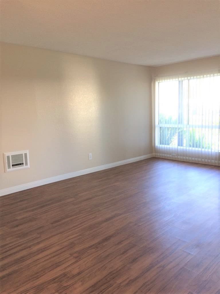 Tustin Apartment: 1731 Mitchell Avenue