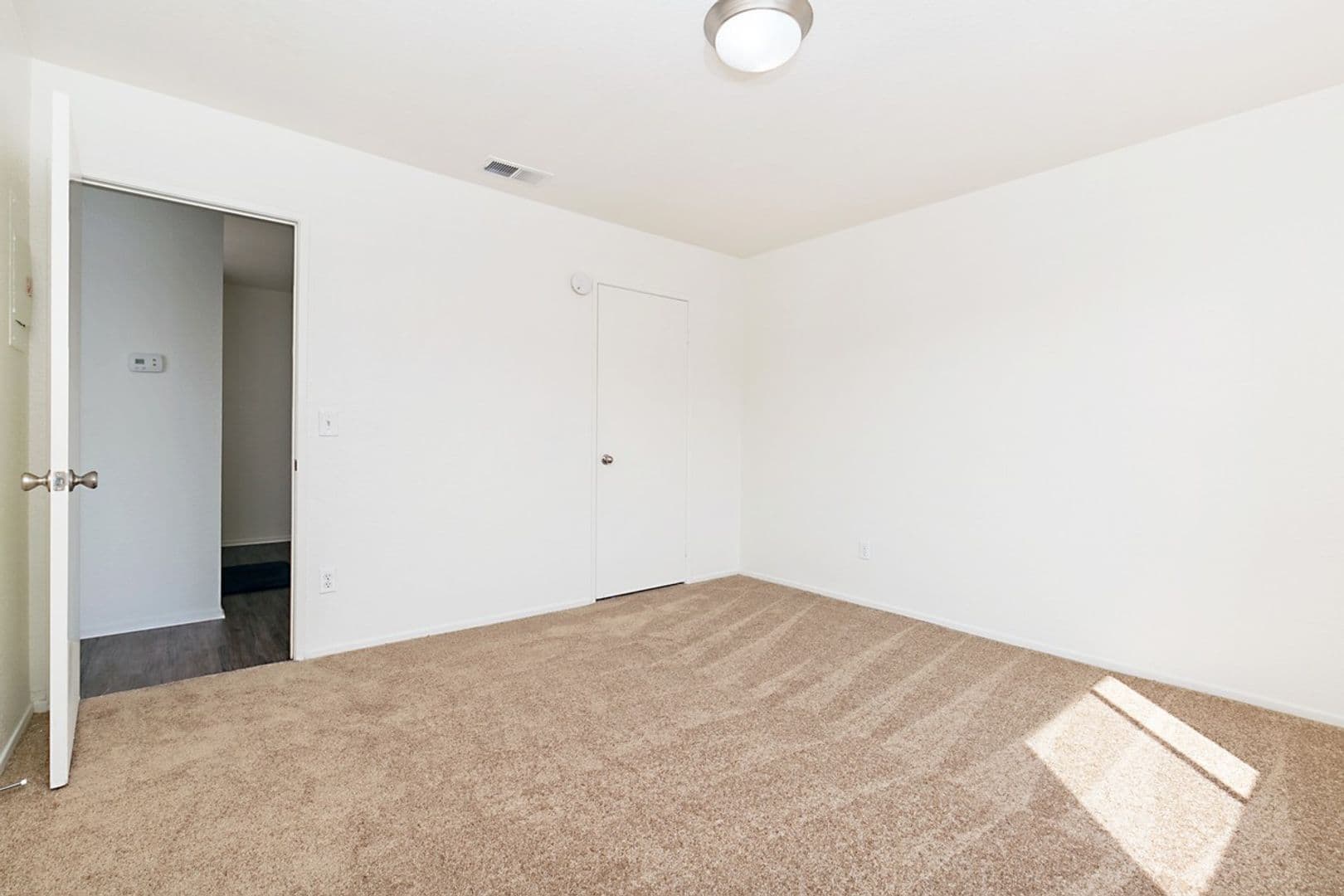 Anaheim Apartment: 2560 W. La Palma Avenue