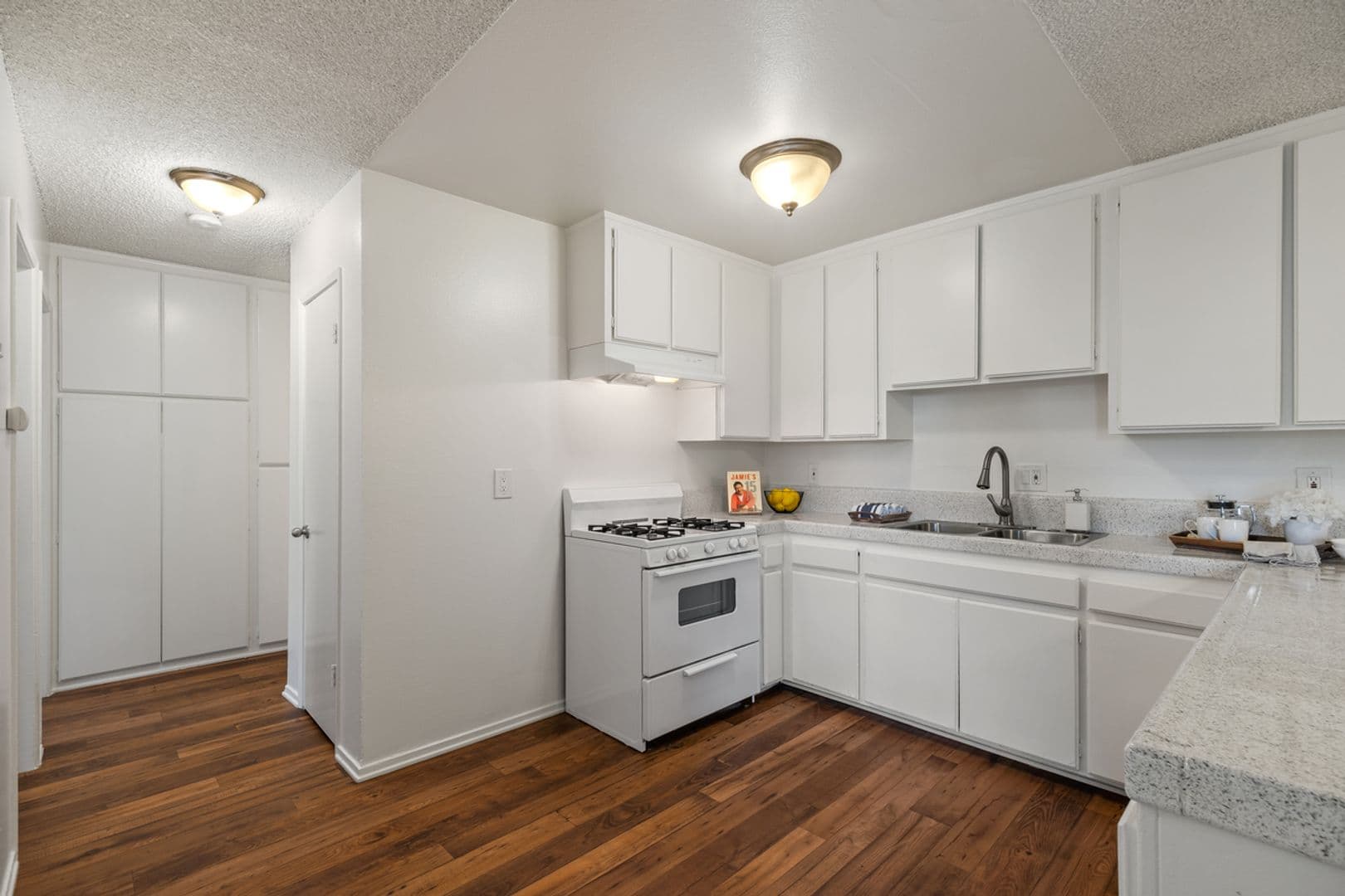 San Pedro Apartment: 515 South Meyler St., 917 & 919 West 5th Street