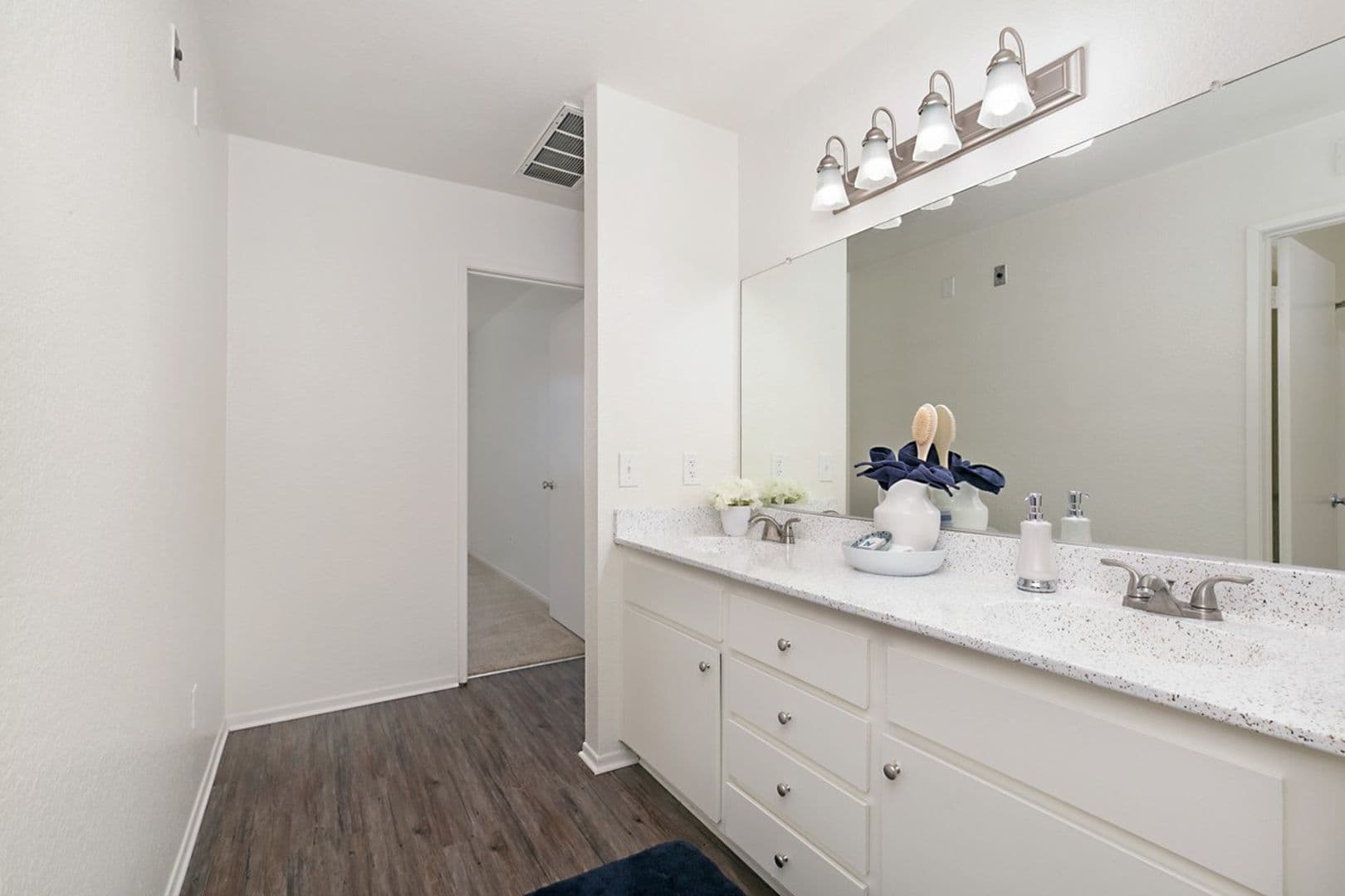 Anaheim Apartment: 2560 W. La Palma Avenue