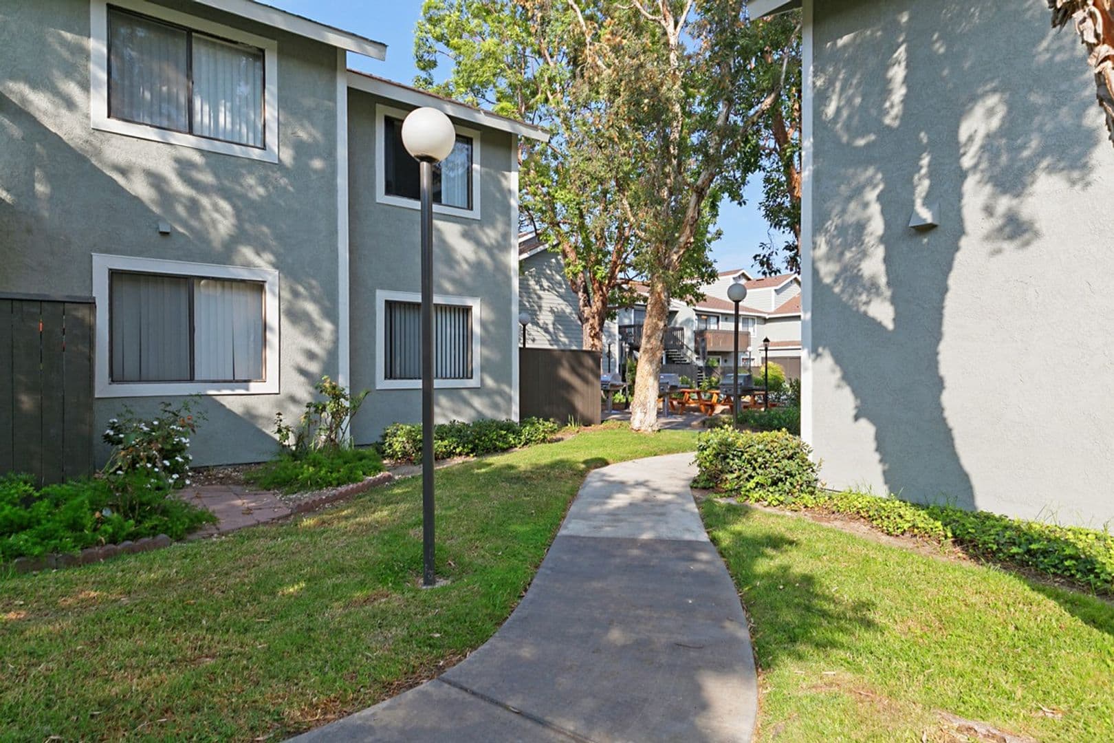 Anaheim Apartment: 2560 W. La Palma Avenue