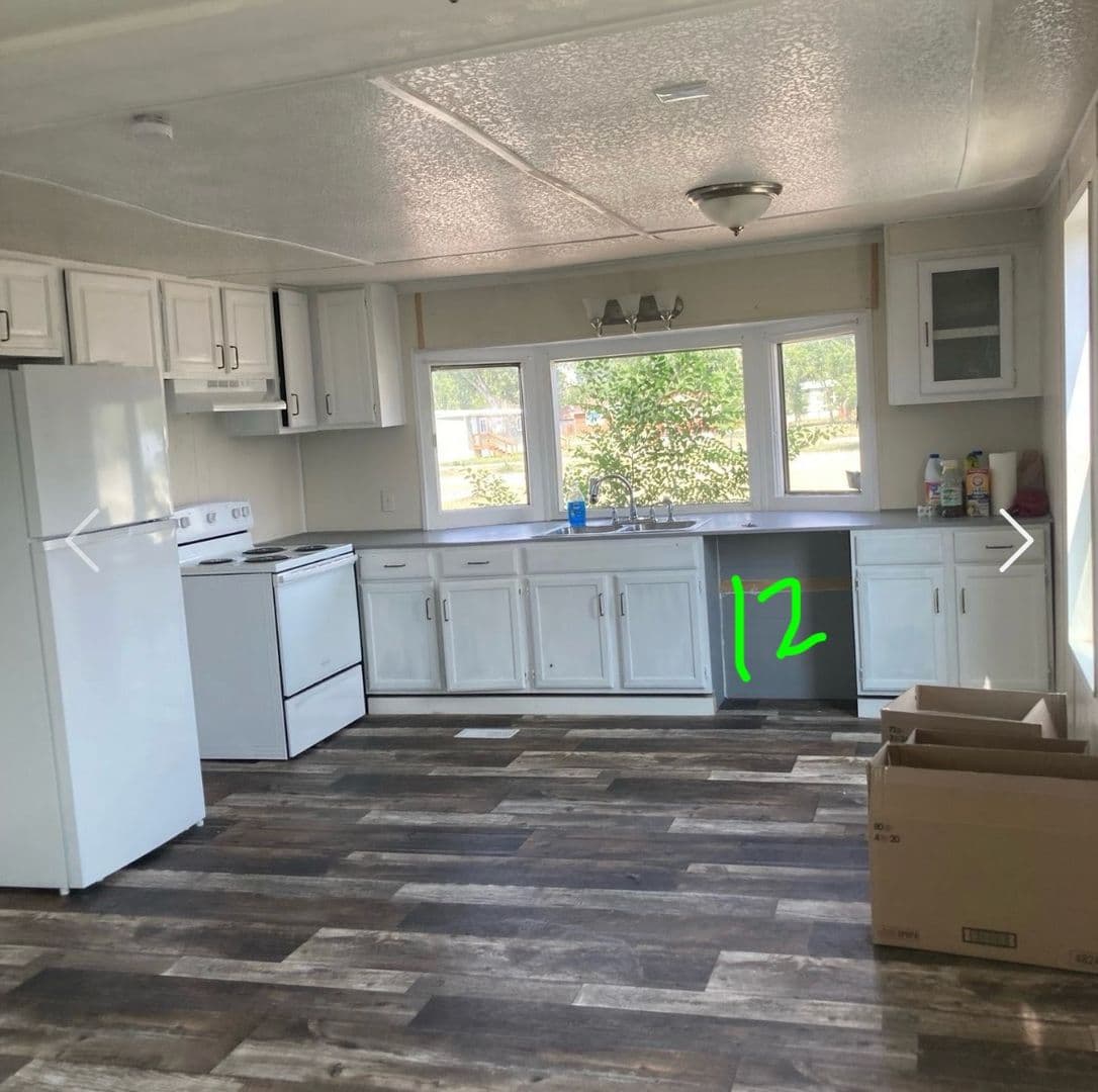 Glendive Apartment: 803 E Thrush Lane