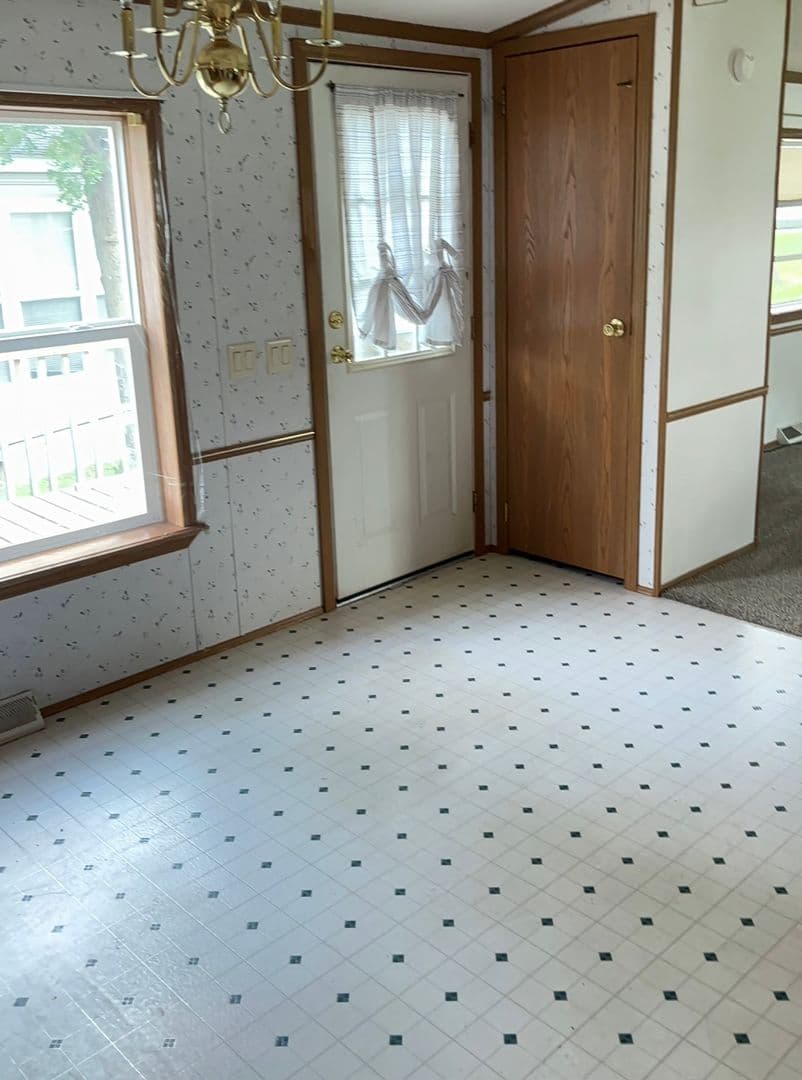 Staples Apartment: 1201 8th Street NE