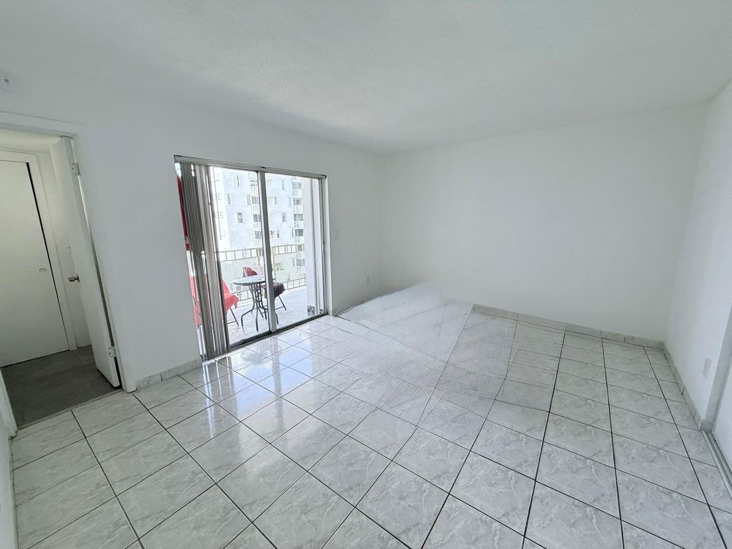 Miami Beach Condo: 1340 Lincoln Rd
