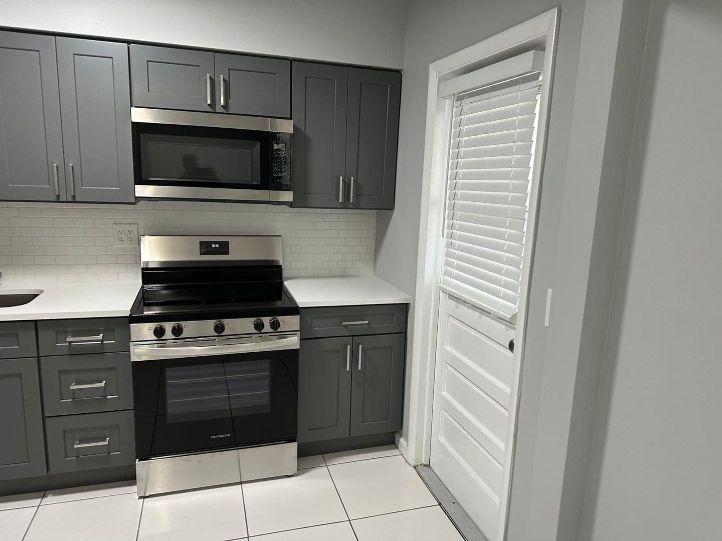 Hollywood Apartment: 3604 Taylor St