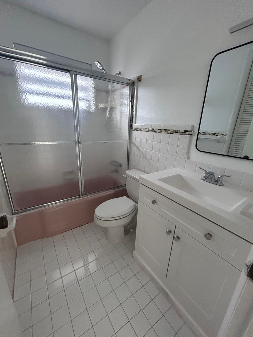Hollywood Apartment: 3615-3617 Polk St