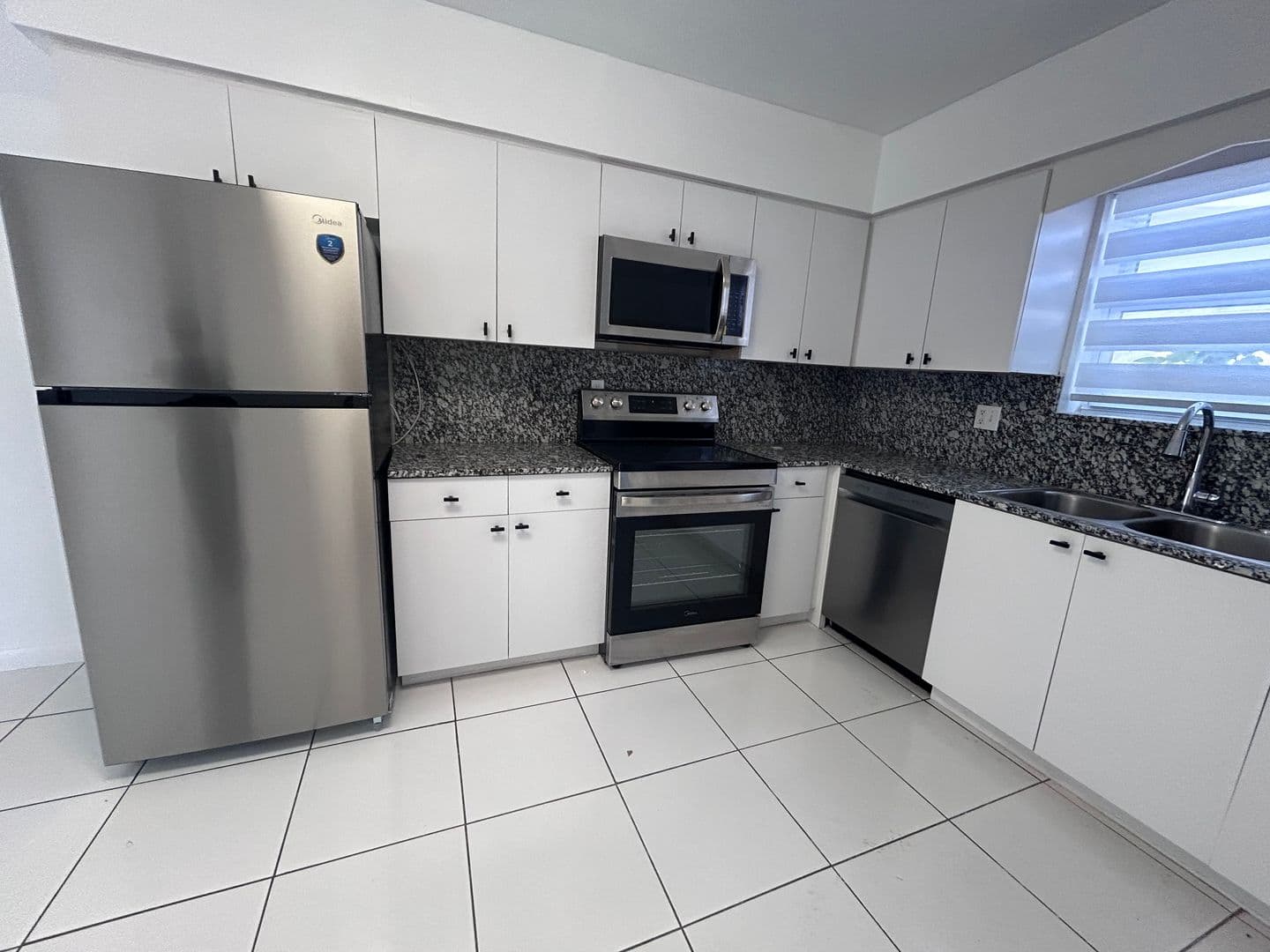 Hollywood Apartment: 3615-3617 Polk St