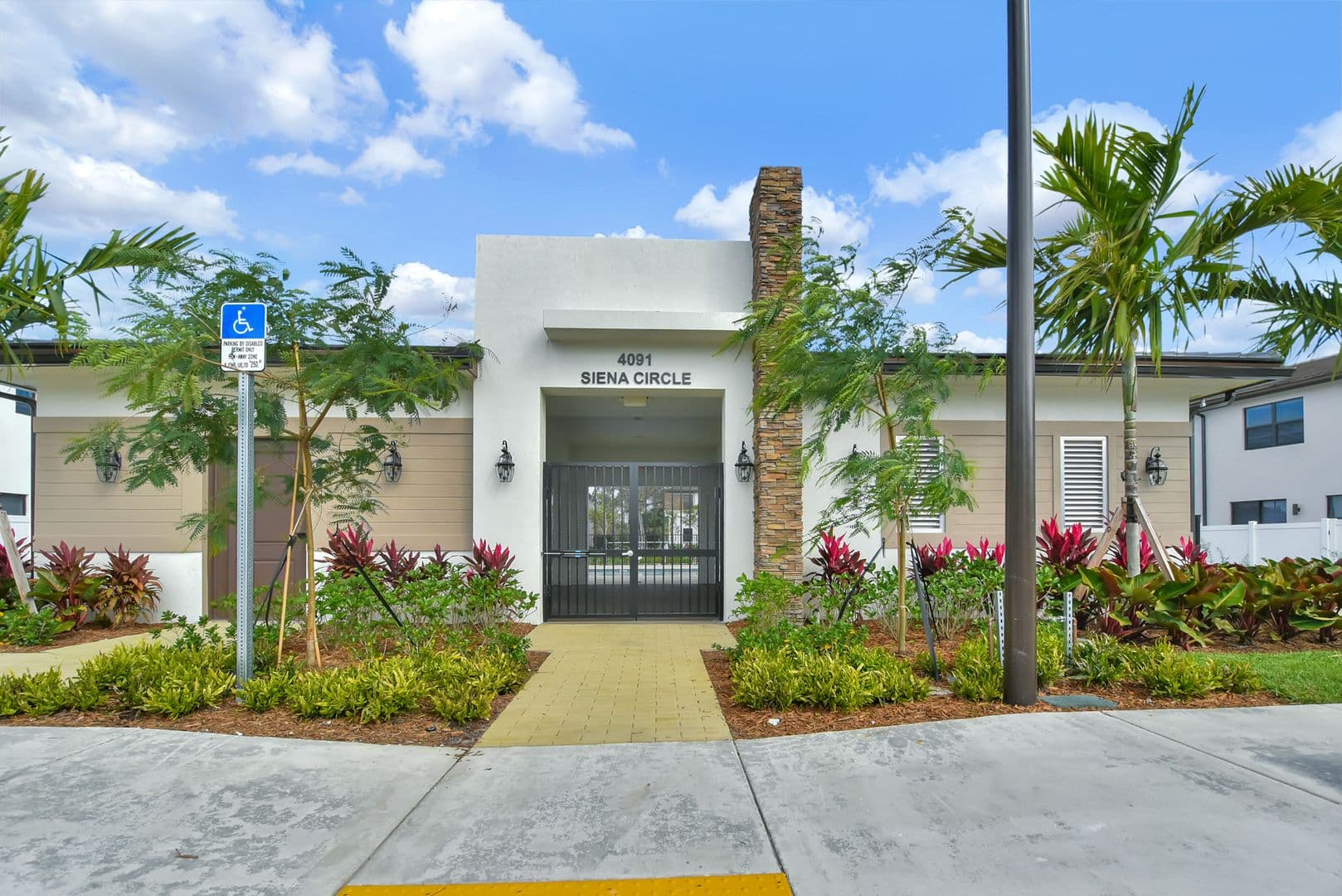 Pompano Beach Townhome: 706 Del Vista Road