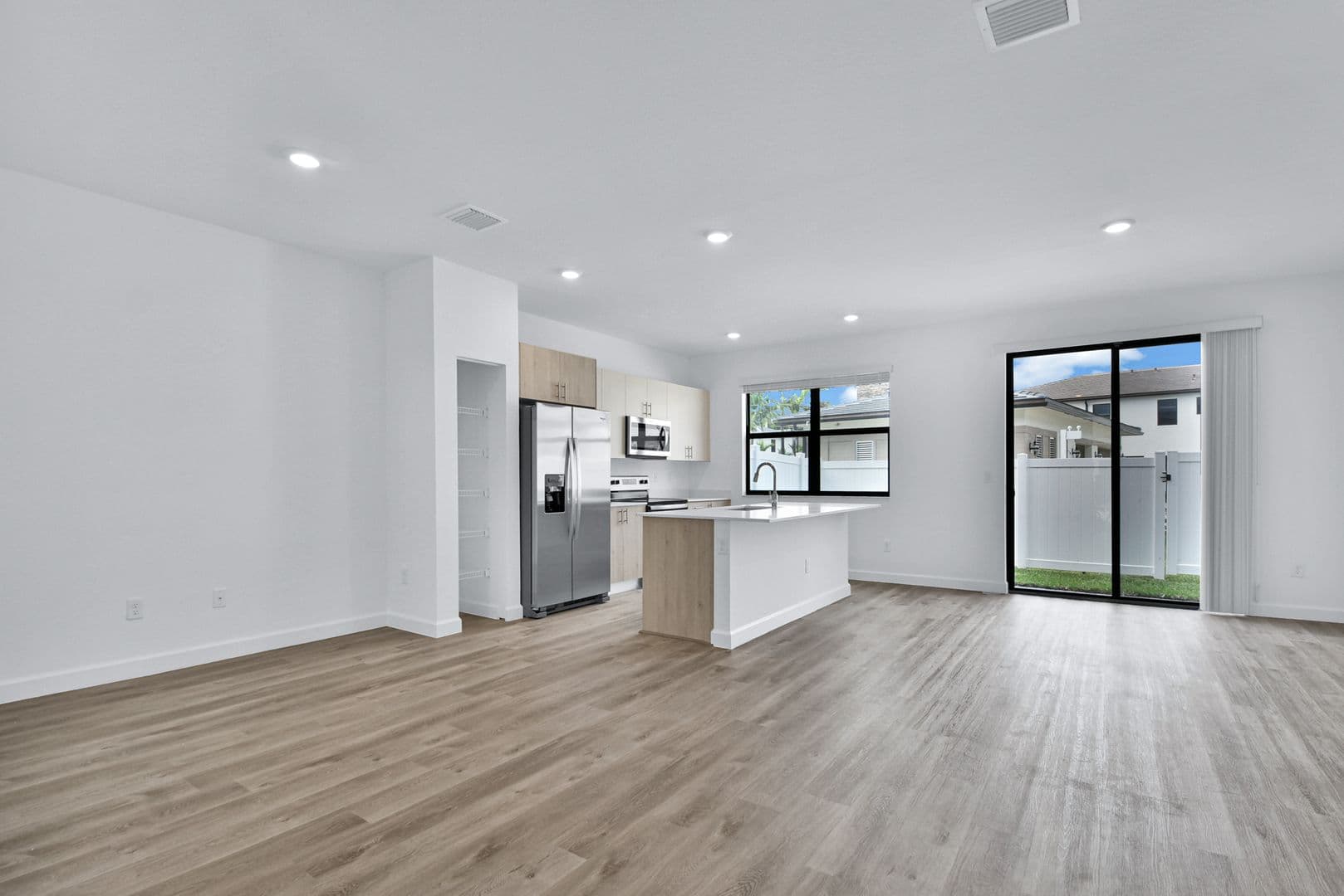 Pompano Beach Townhome: 712 Del Vista Road