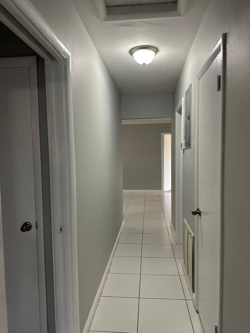 Hollywood Apartment: 3604 Taylor St