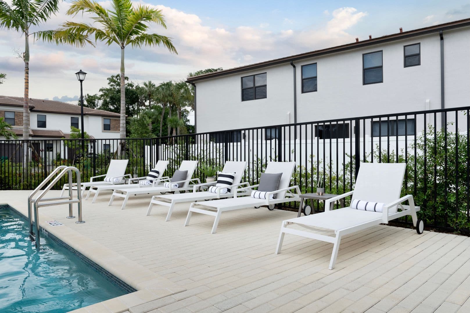 Pompano Beach Townhome: 712 Del Vista Road