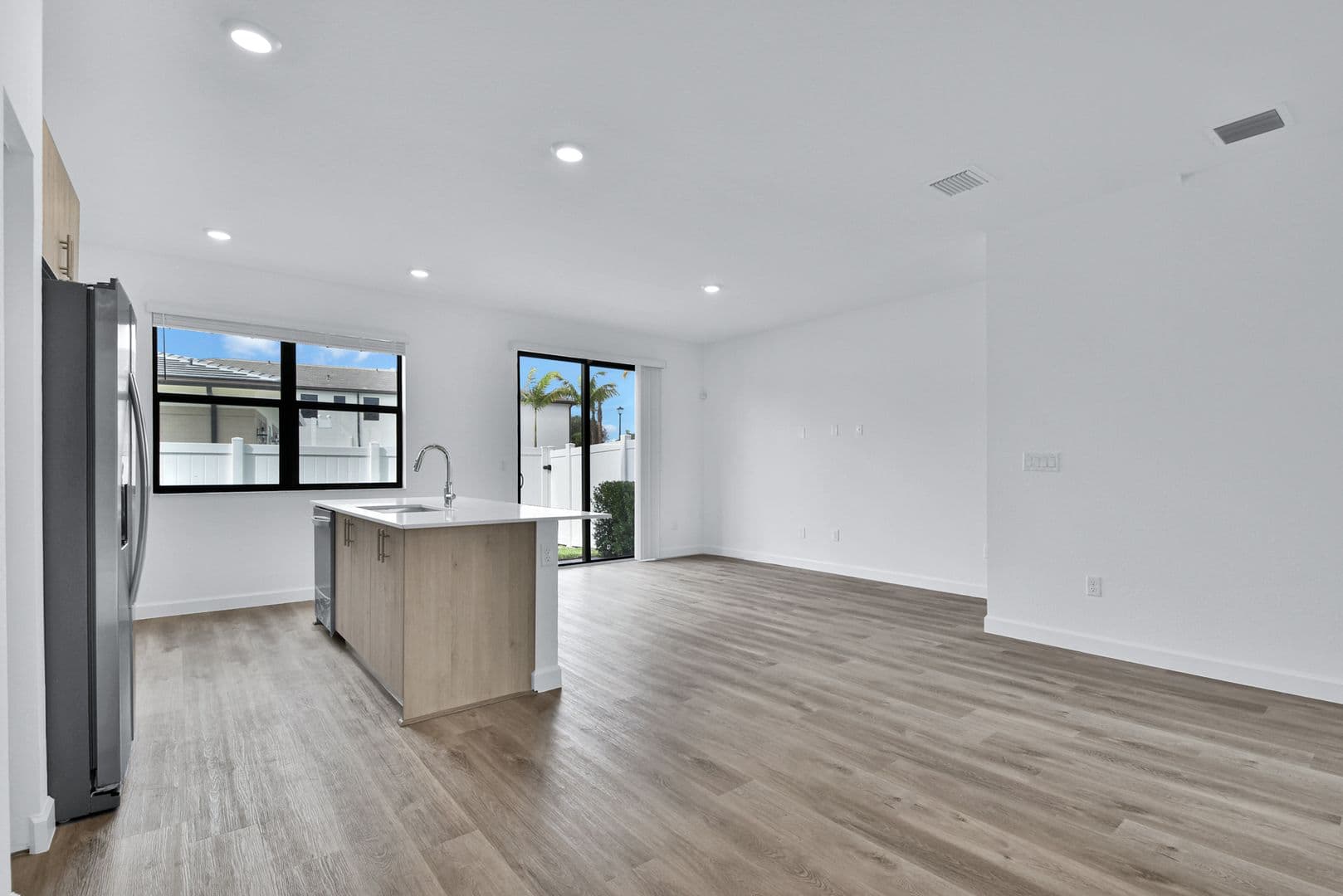 Pompano Beach Townhome: 712 Del Vista Road
