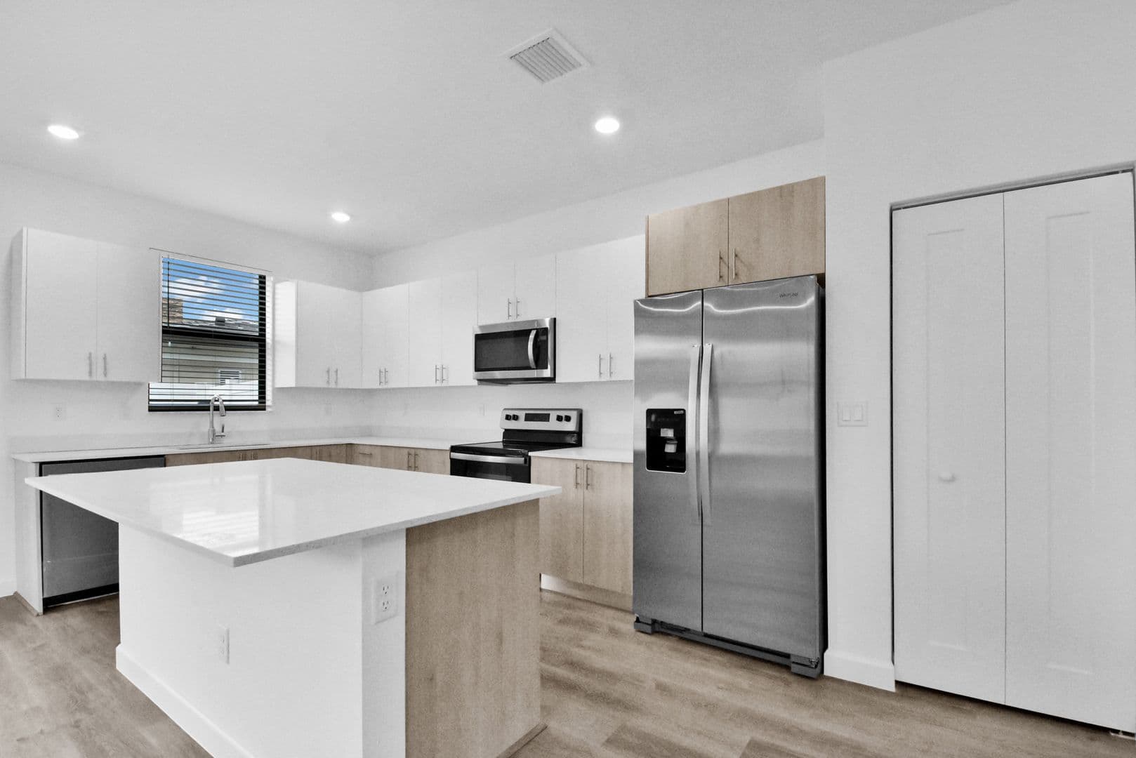 Pompano Beach Townhome: 706 Del Vista Road