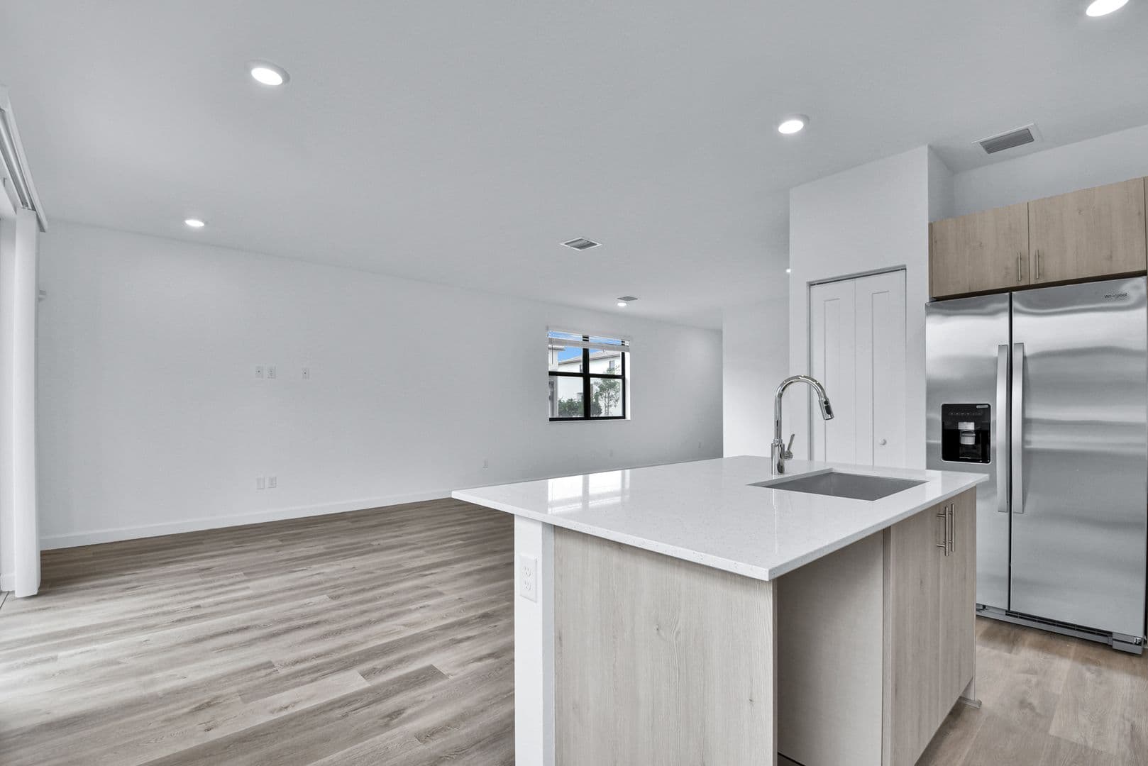 Pompano Beach Townhome: 712 Del Vista Road