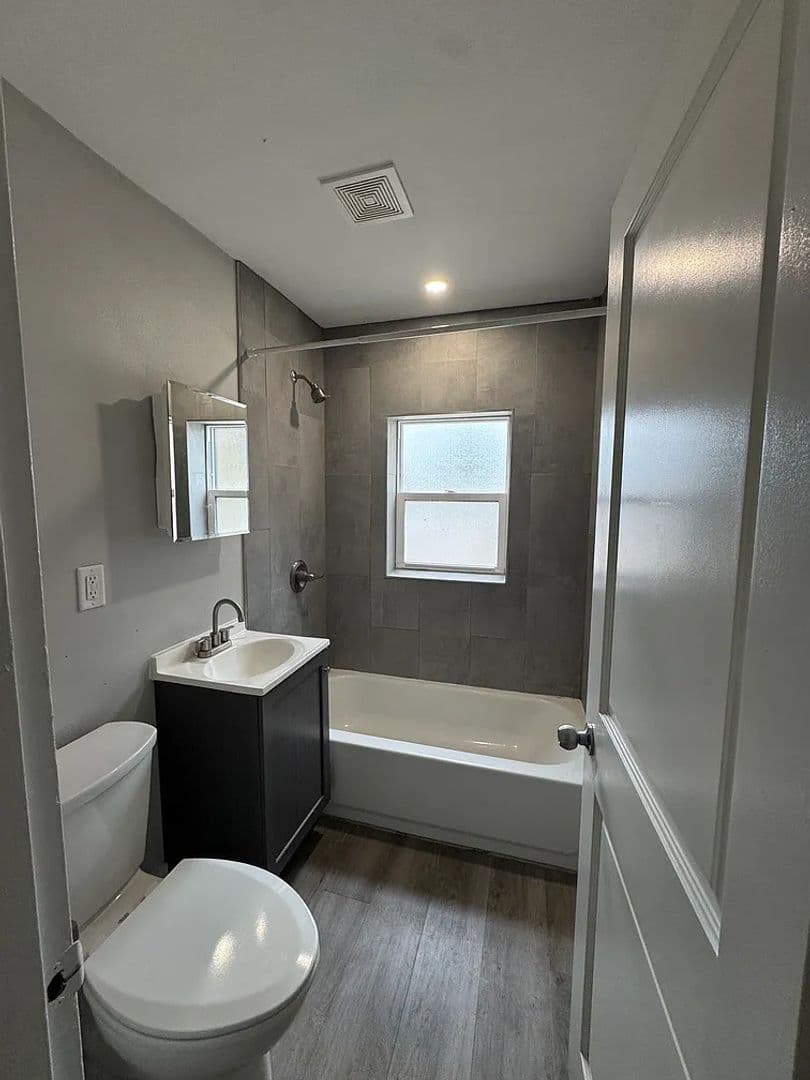 South Bend Apartment: 124 North Eddy St