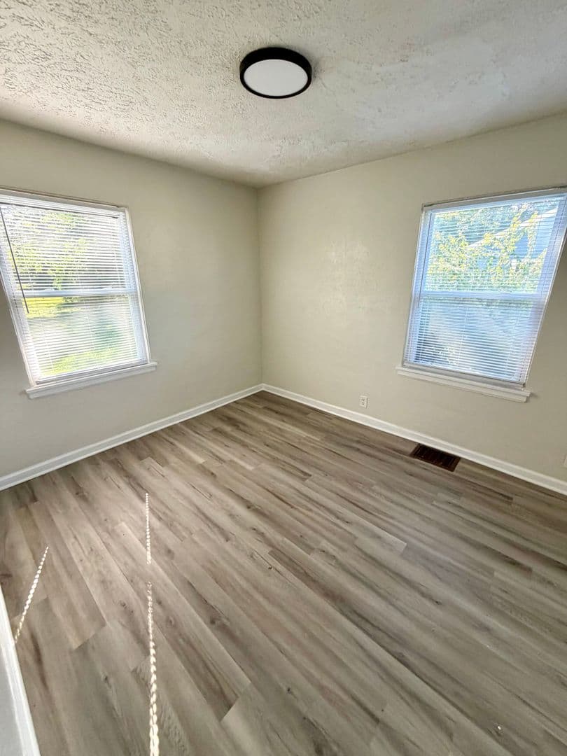 Osceola House: 56644 Crescent Dr