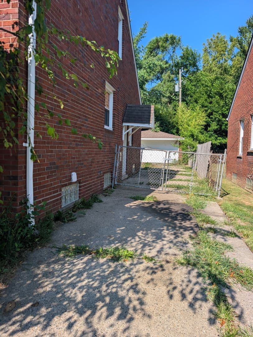 Detroit House: 7653 Dacosta